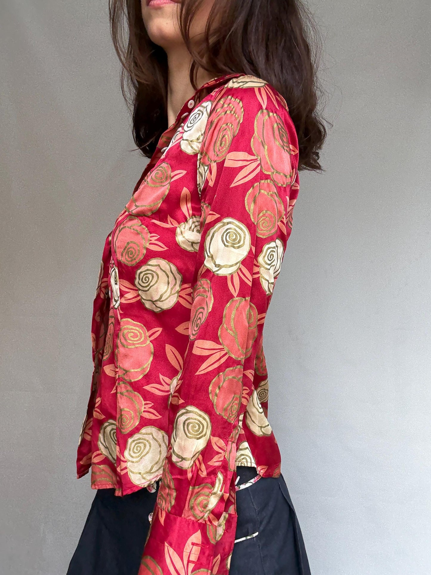 Red floral silk blouse, 100% silk, relaxed fit, button up, classic collar, retro bold style, US M, evening statement piece