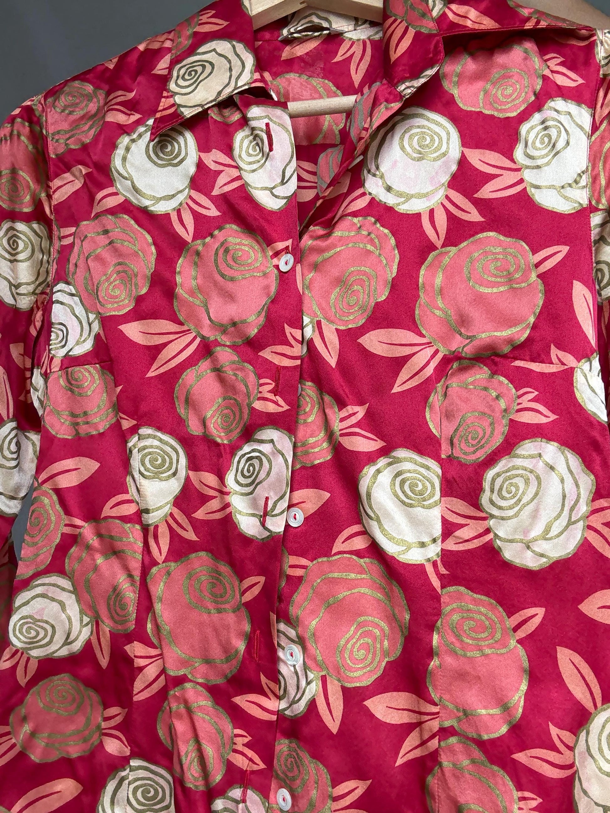 Red floral silk blouse, 100% silk, relaxed fit, button up, classic collar, retro bold style, US M, evening statement piece