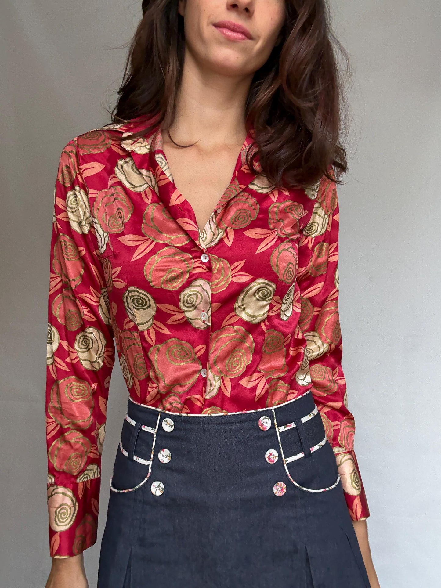 Red floral silk blouse, 100% silk, relaxed fit, button up, classic collar, retro bold style, US M, evening statement piece