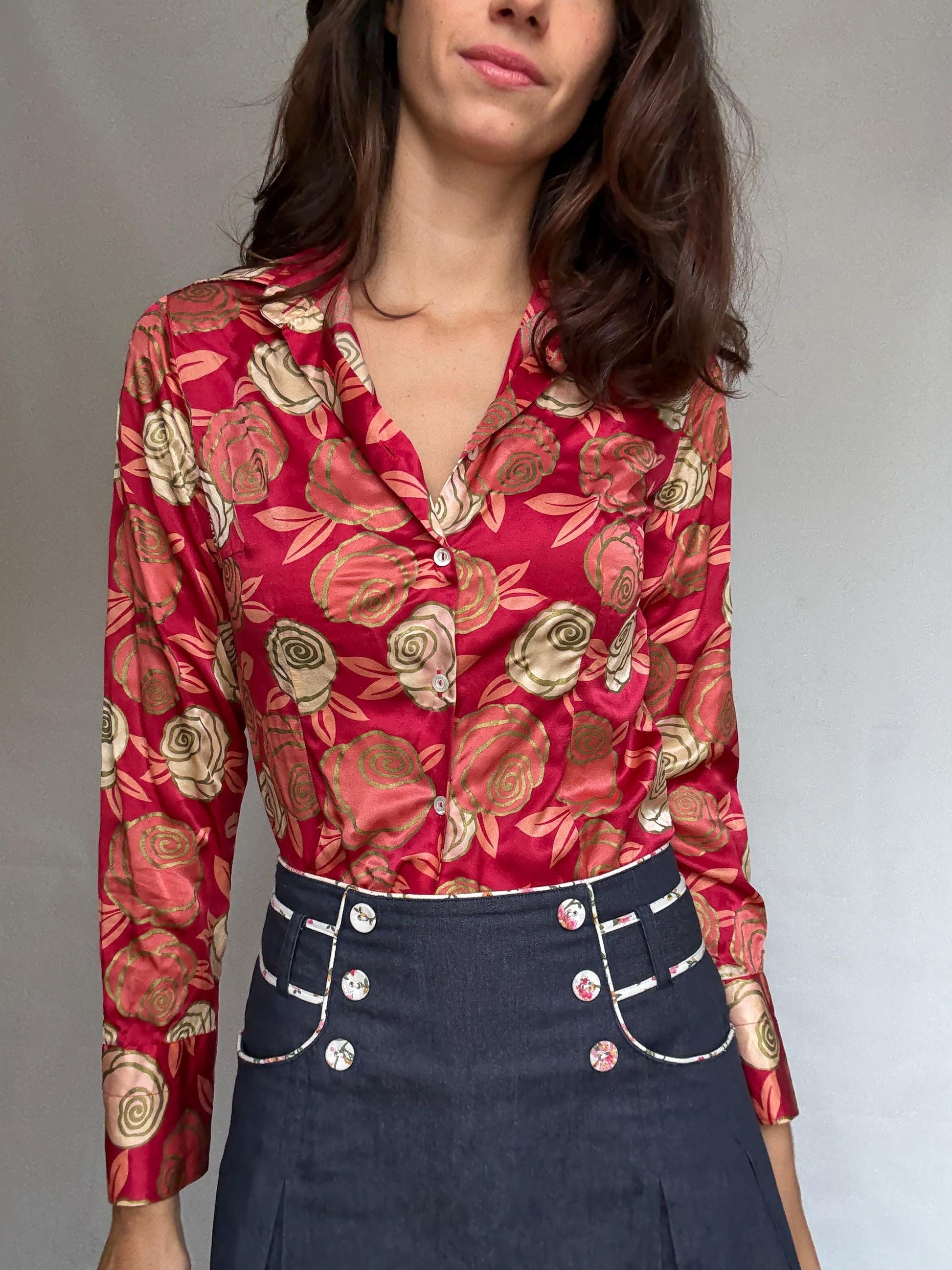 Red floral silk blouse, 100% silk, relaxed fit, button up, classic collar, retro bold style, US M, evening statement piece