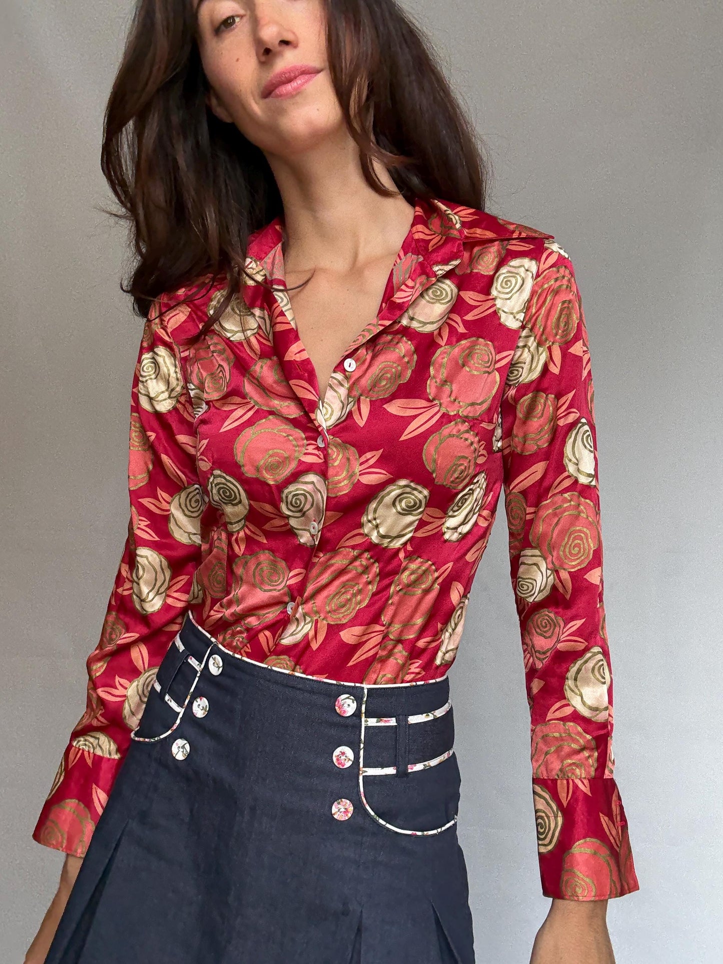 Red floral silk blouse, 100% silk, relaxed fit, button up, classic collar, retro bold style, US M, evening statement piece