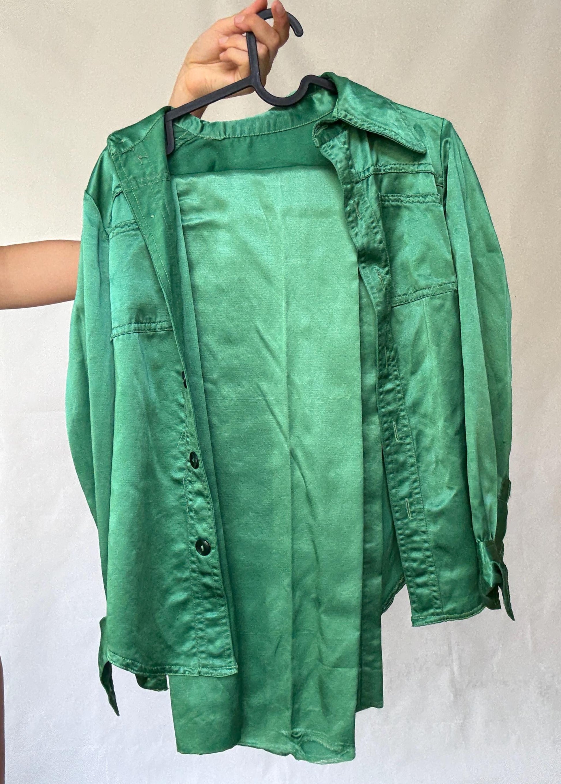 Vintage-inspired handmade green blouse and pant set, 100% cotton, fitted blouse button closure, retro 70s elegance, US S, casual chic