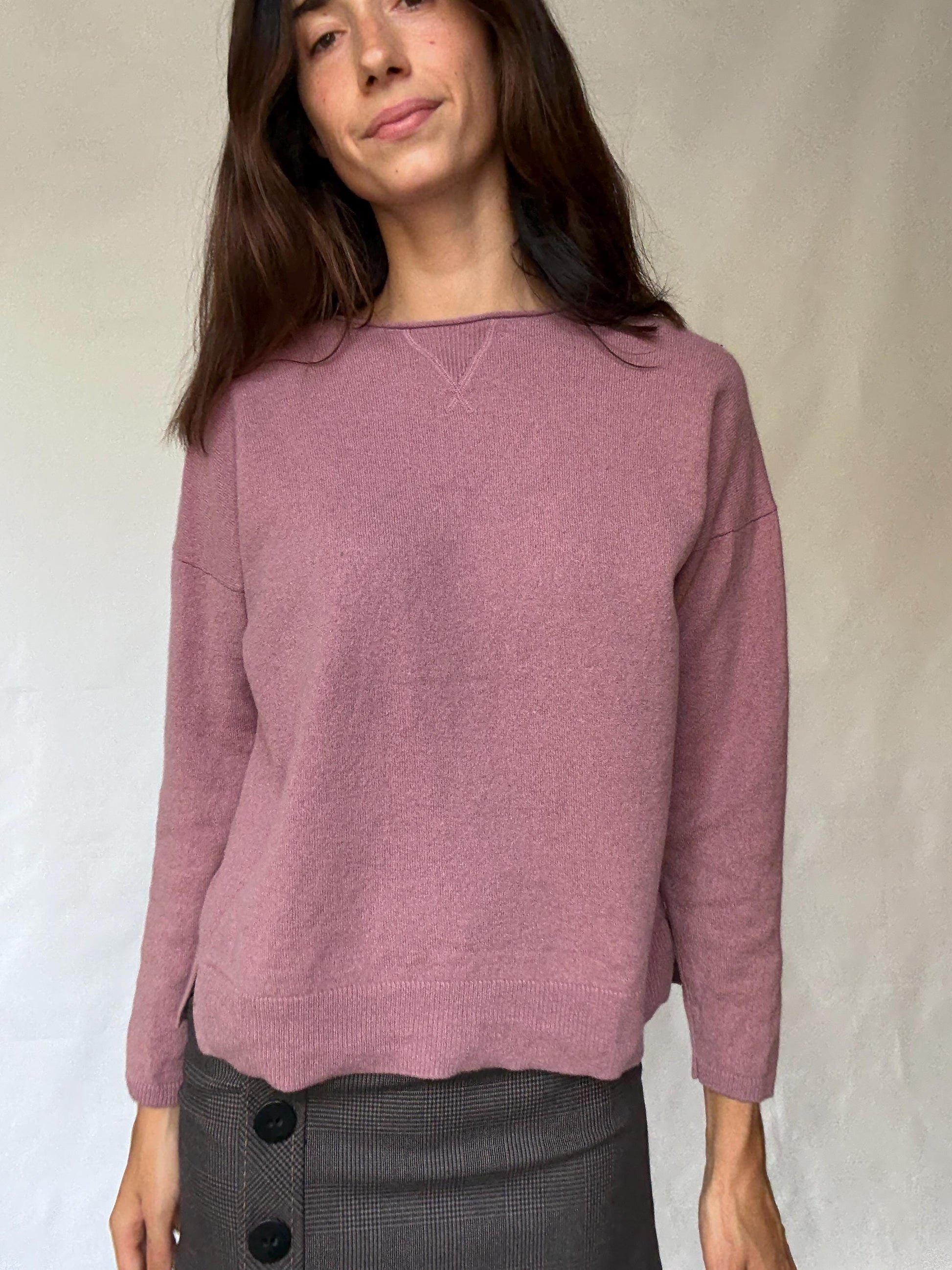 Massimo Dutti dusty pink jumper, wool cashmere blend feel, relaxed fit, ribbed cuffs and hem, minimalist chic, Size M, everyday comfort
