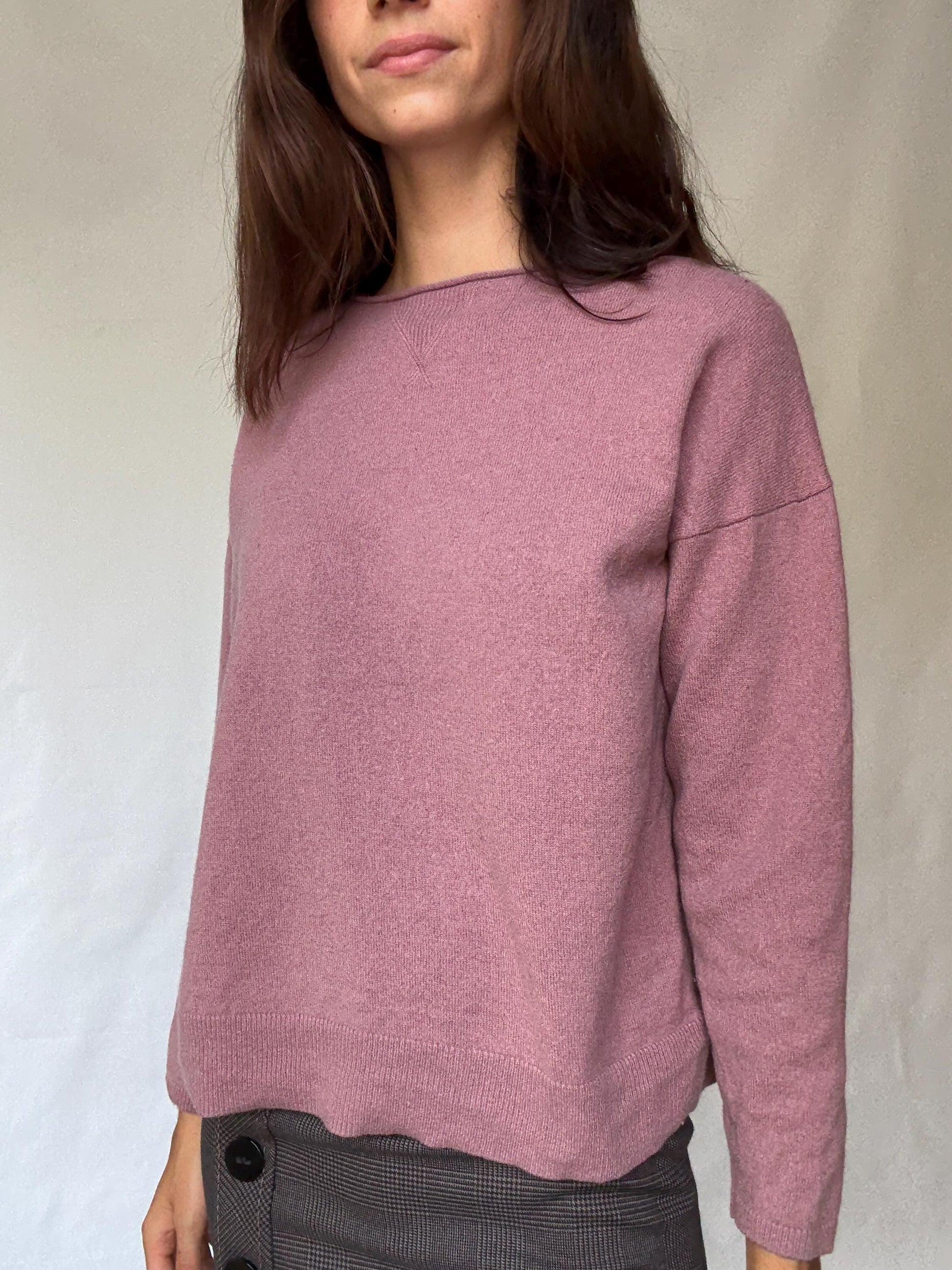 Massimo Dutti dusty pink jumper, wool cashmere blend feel, relaxed fit, ribbed cuffs and hem, minimalist chic, Size M, everyday comfort