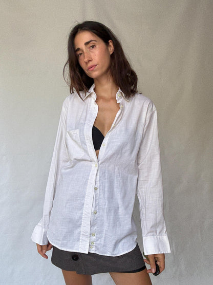 White Button-Up Shirt For Versatile Wear — detail