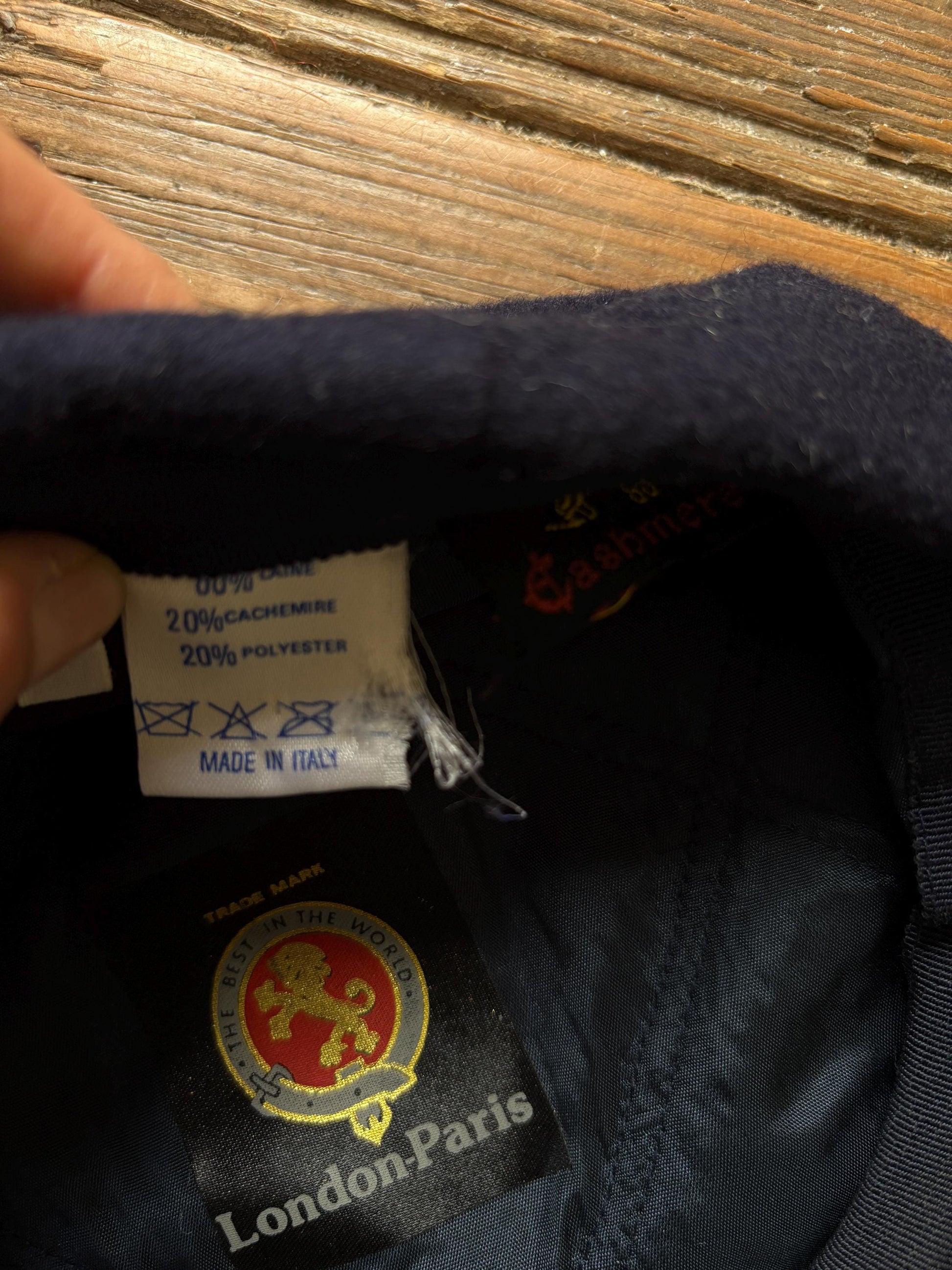 Vintage navy blue beret, wool cashmere blend, minimalist chic, Size 56, versatile accessory, peaky blinders aesthetic hat