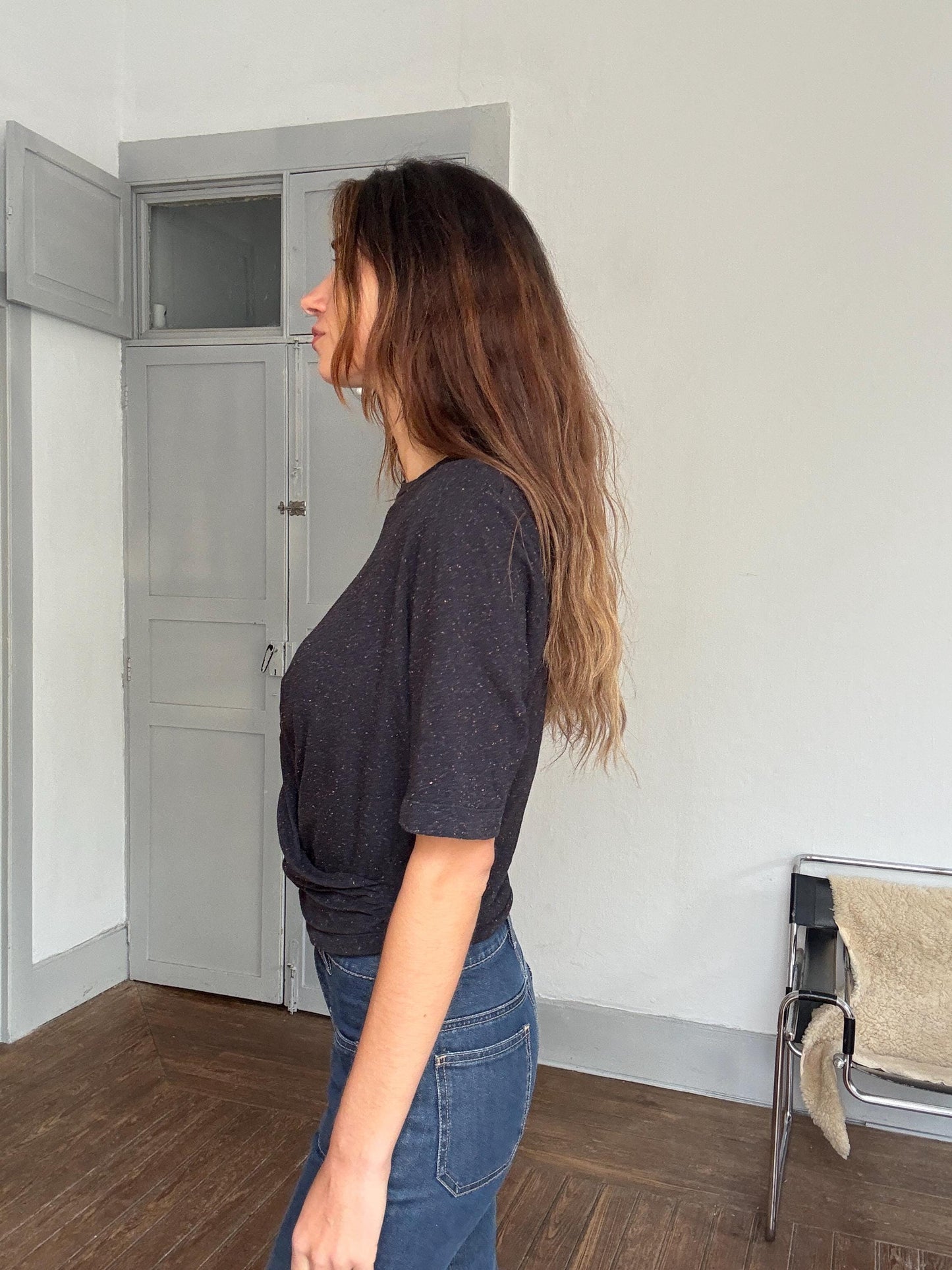 Black speckled cotton t-shirt, twist detail, casual streetwear, Rooney Mara vibe, US XS, daytime chic