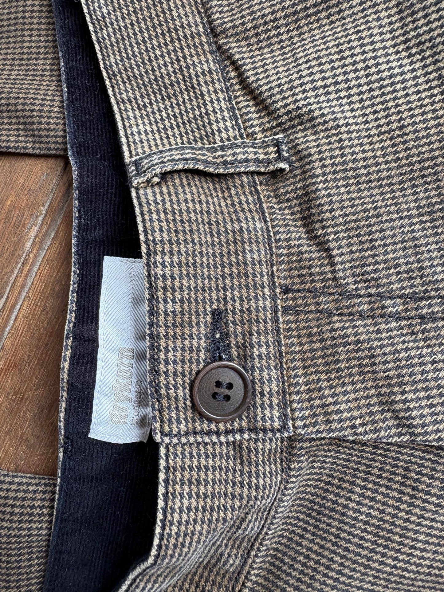 Drykorn brown houndstooth trousers, cotton blend, straight fit, button and zip fly, side pockets and belt loops, casual retro 90s, US XL