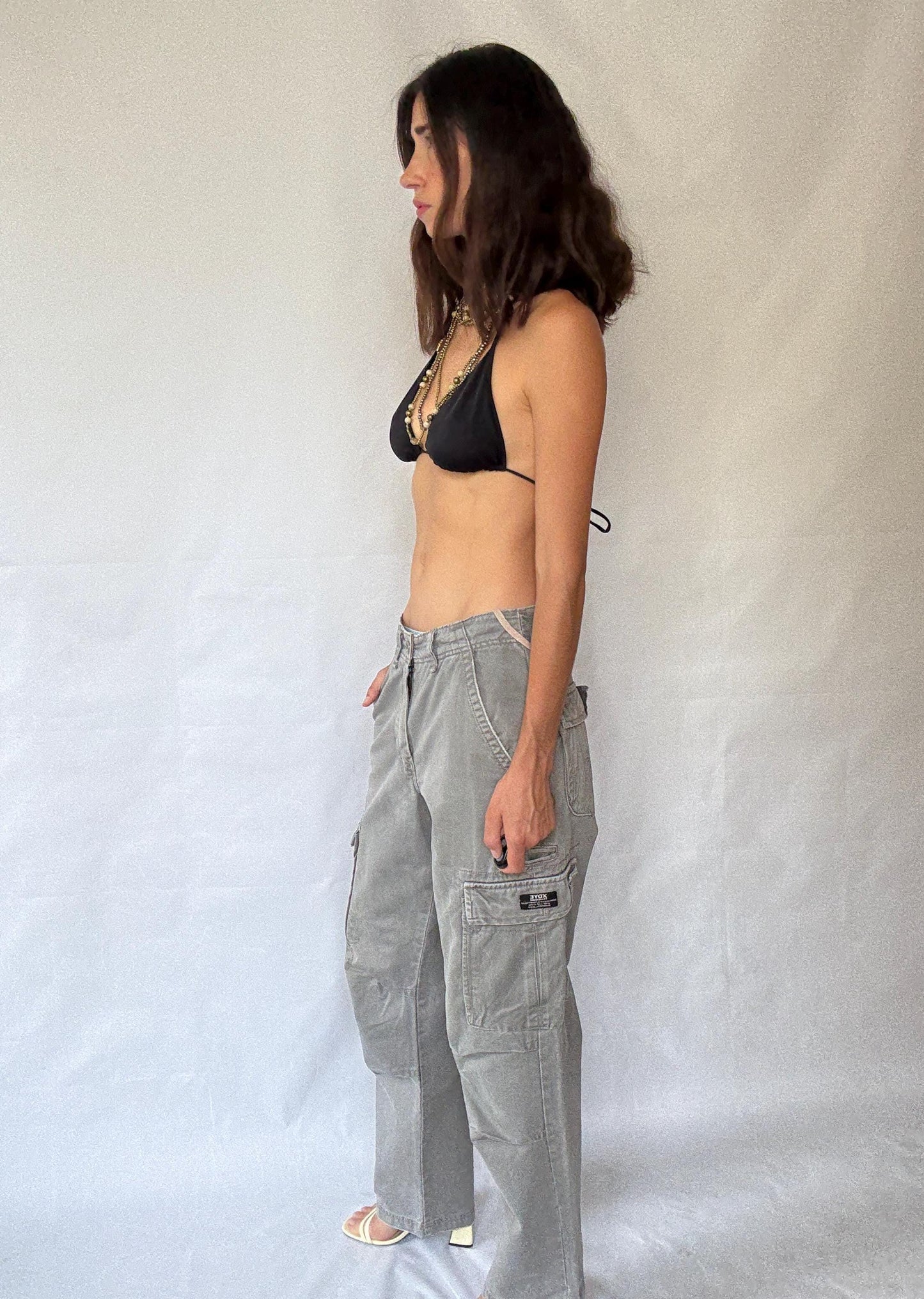 XDYE grey cargo pants, 100% cotton, relaxed fit, zipper closure, multiple pockets, casual streetwear, Kurt Cobain, US L, outdoor adventure