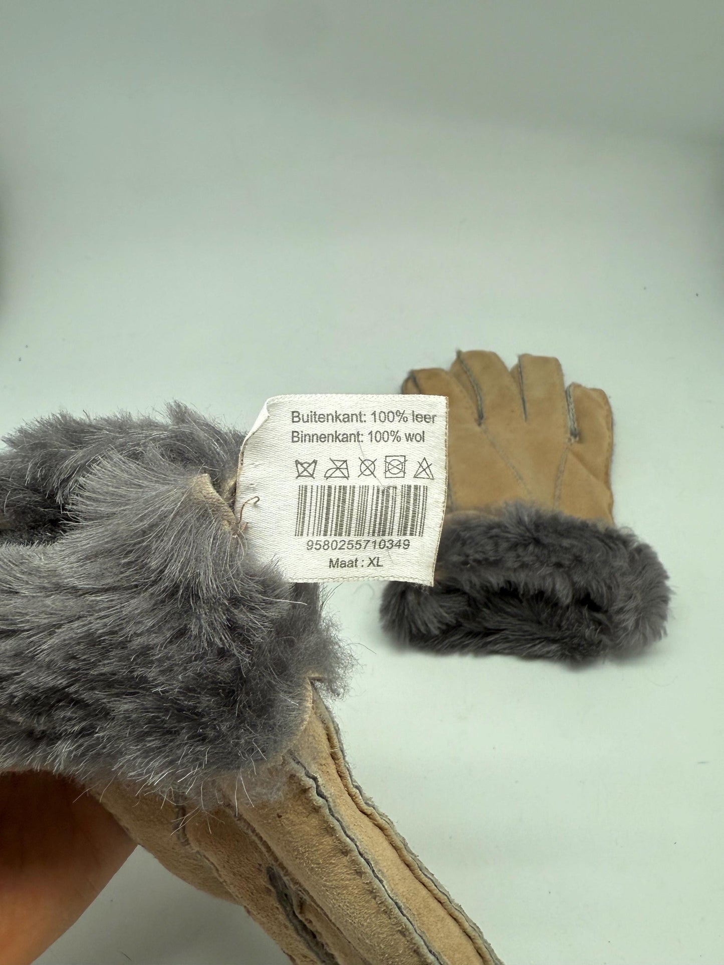 Vintage light brown leather gloves, genuine leather, plush lining exposed, classic stitching detail, retro 70s, US XL, winter warmth