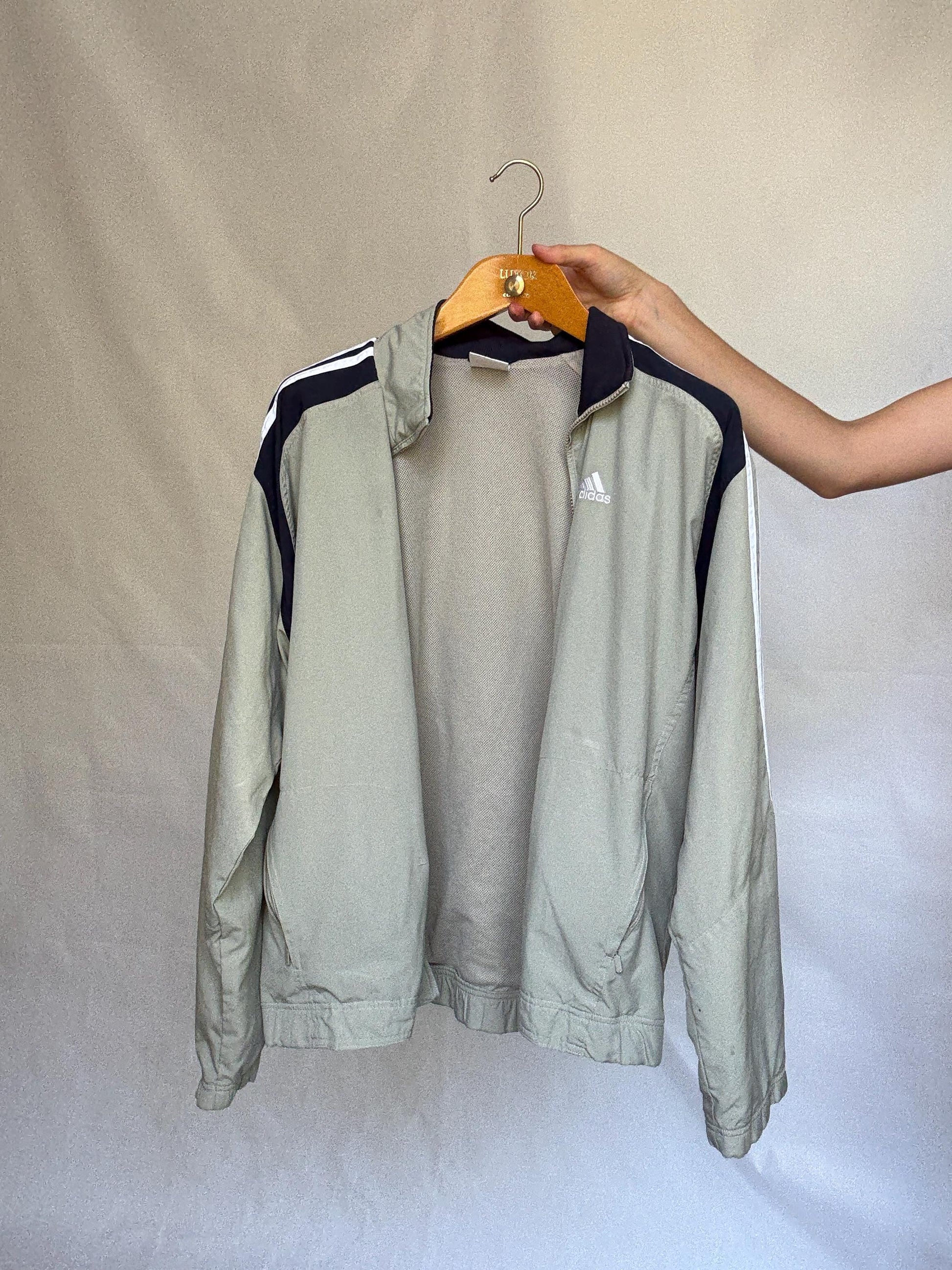 Adidas jacket, relaxed fit, zipper closure, sporty style, US XL, streetwear casual