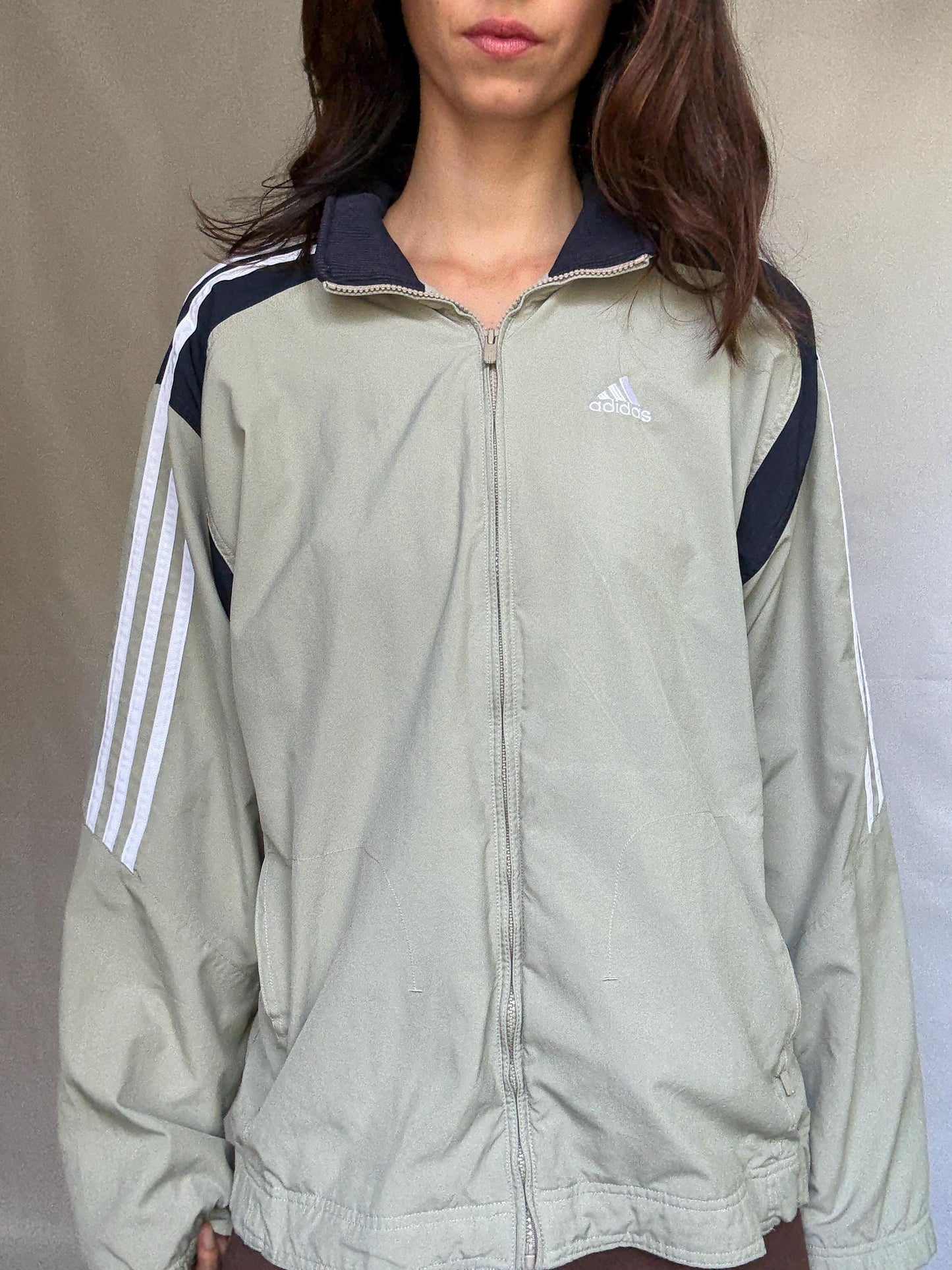 Adidas jacket, relaxed fit, zipper closure, sporty style, US XL, streetwear casual