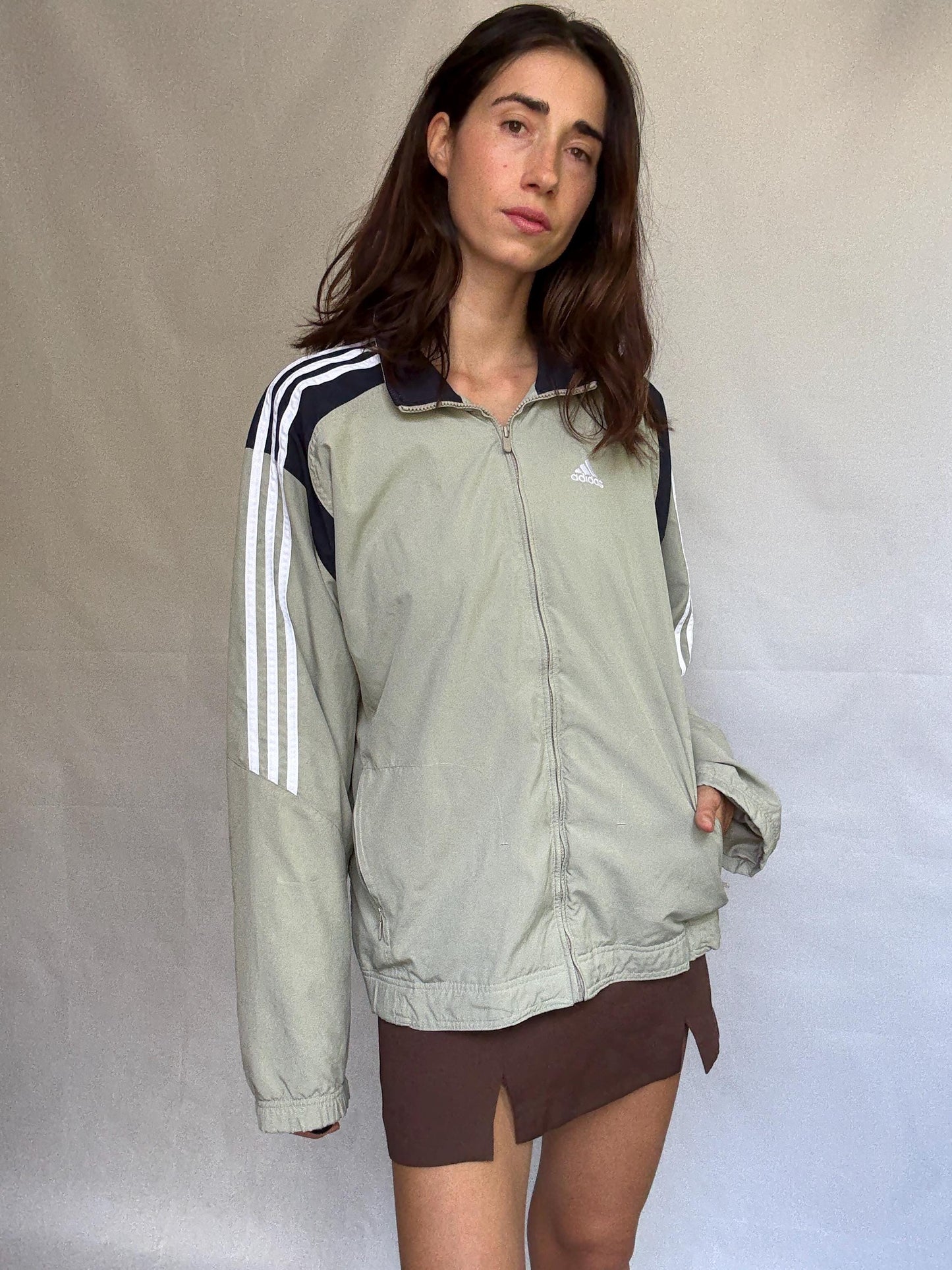Adidas jacket, relaxed fit, zipper closure, sporty style, US XL, streetwear casual