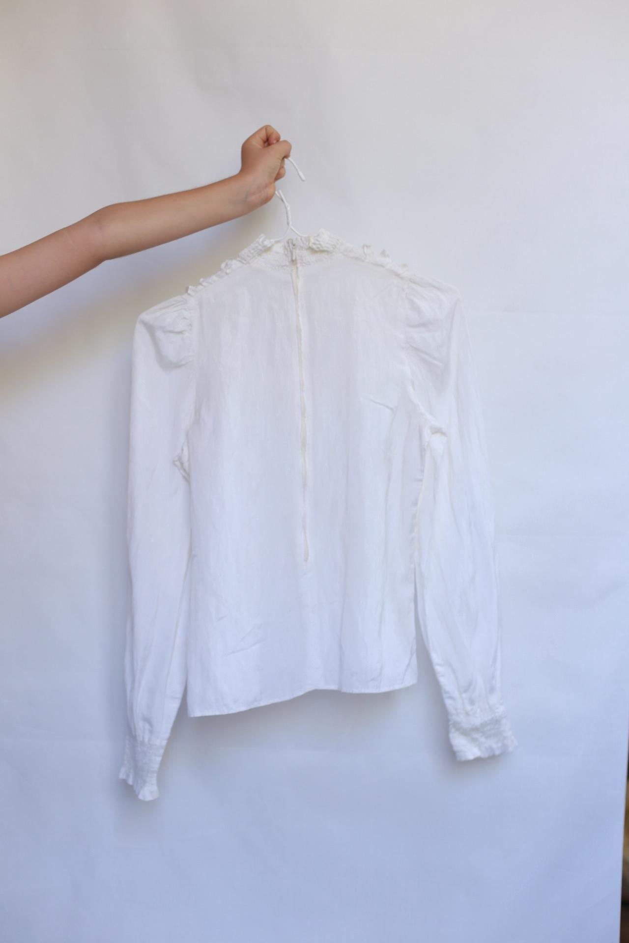Antique white blouse, high ruffled collar, long sleeves, zipper closure, intricate ruffle detailing, cottagecore romantic, EU 152, US 11 kid