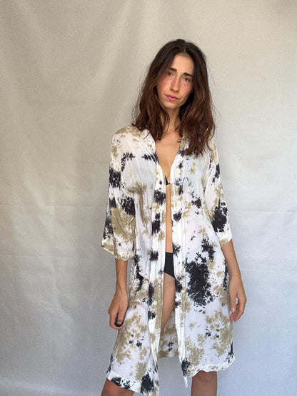 Mele Beach Tie Dye Kimono Robe — fabric close-up