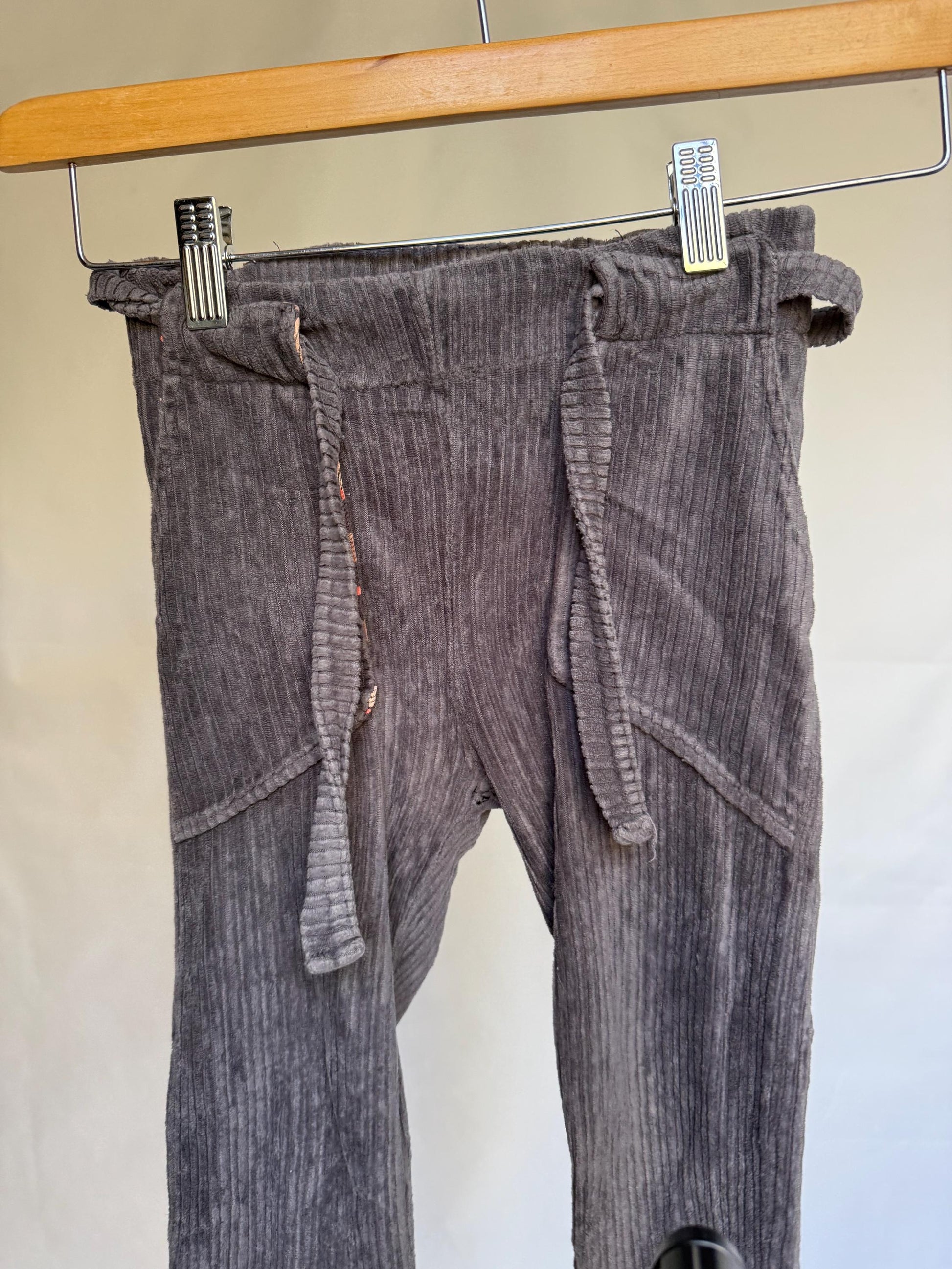 Baba brand gray ribbed pants, elastic waist with bow tie, corduroy, casual streetwear, size 122, everyday play