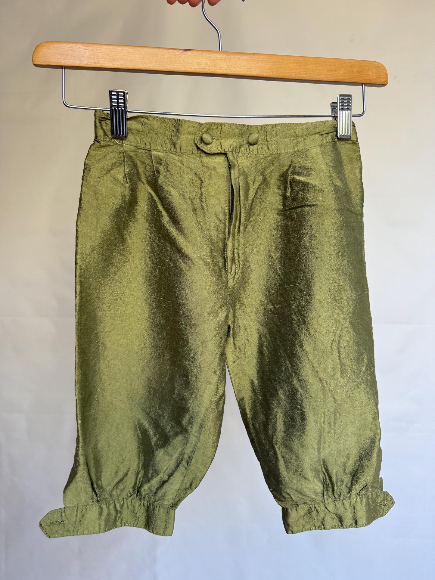 Elvira Nieto olive green silk cropped pants, adjustable hem detail, elegant minimalism, US 4, chic casual