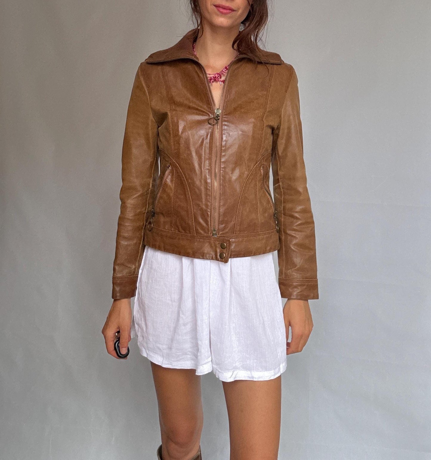 Vintage brown leather jacket, genuine leather, classic fit, front zipper, ribbed collar detail, streetwear Eddie Vedder vibe, US XS