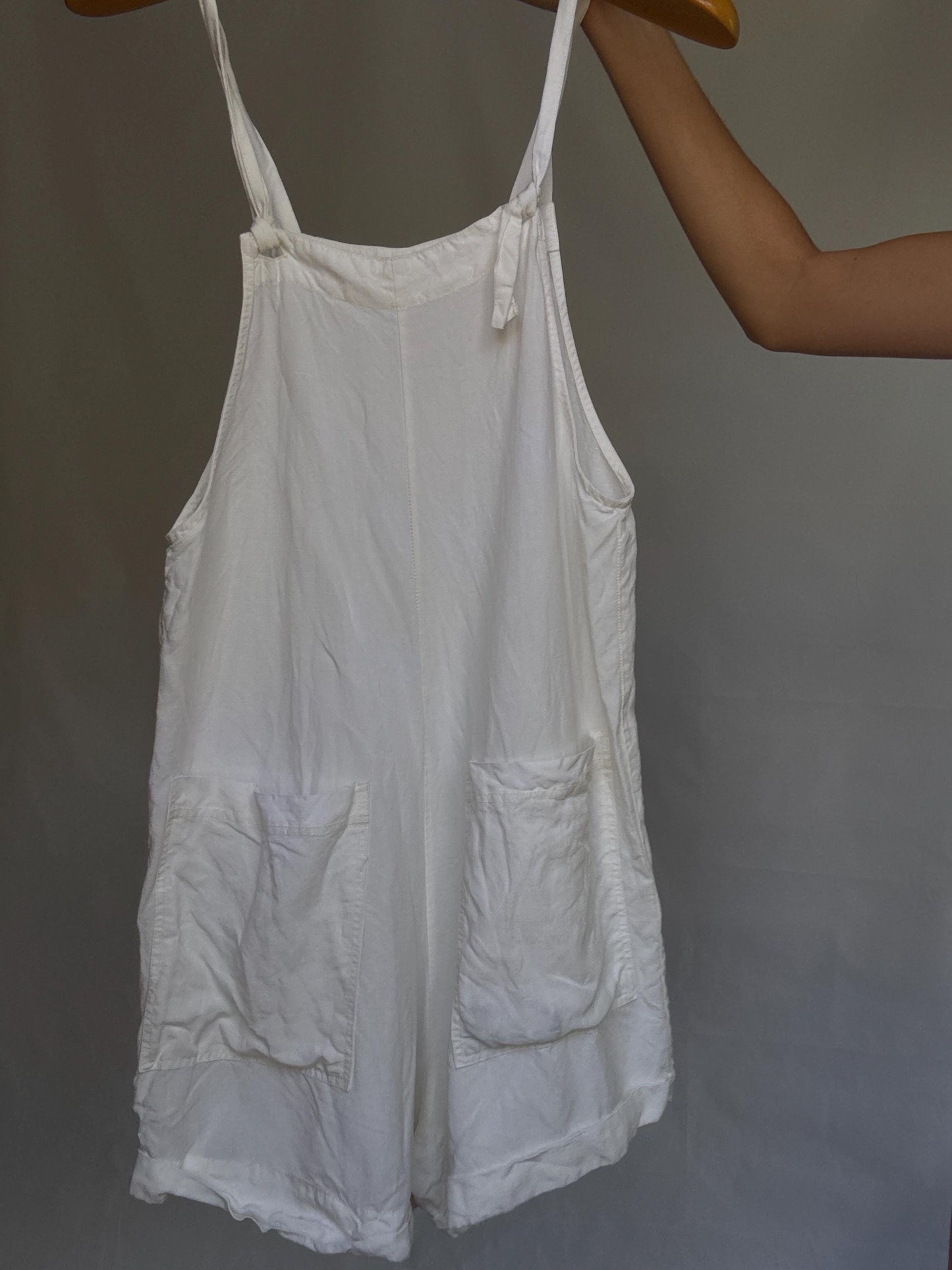 White sleeveless jumpsuit, US L, relaxed casual style