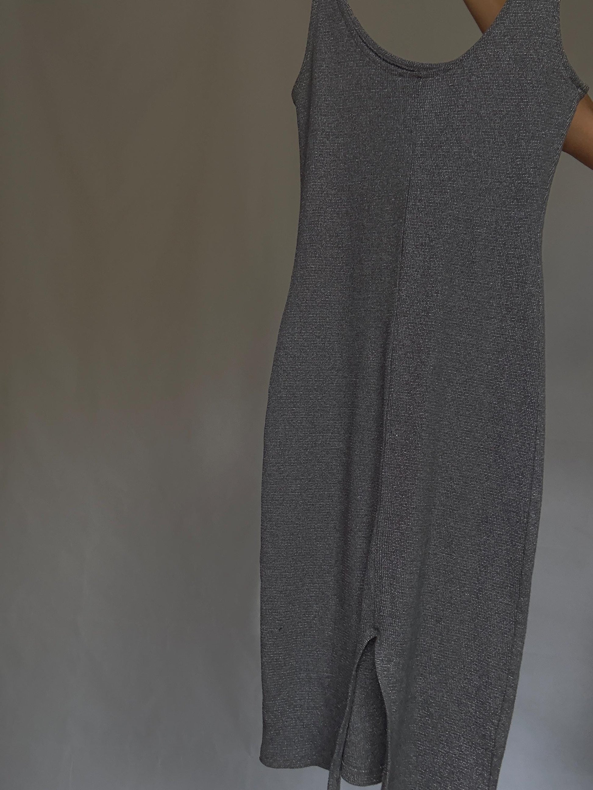 Dark gray sleeveless dress, metallic feel, form, fitting silhouette, round neckline, sparkly knit texture, y2k vibe, US XS, party evening