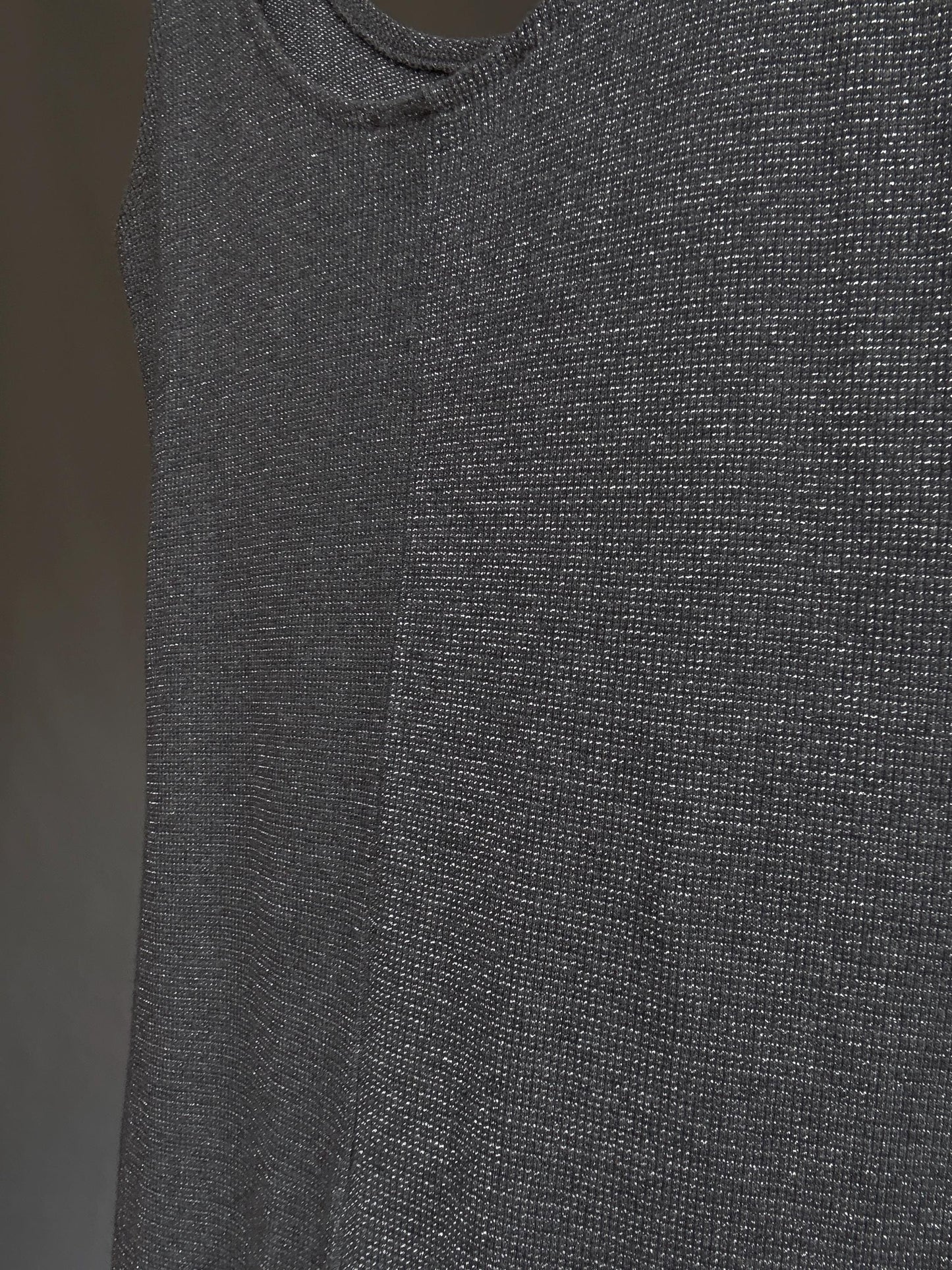 Dark gray sleeveless dress, metallic feel, form, fitting silhouette, round neckline, sparkly knit texture, y2k vibe, US XS, party evening