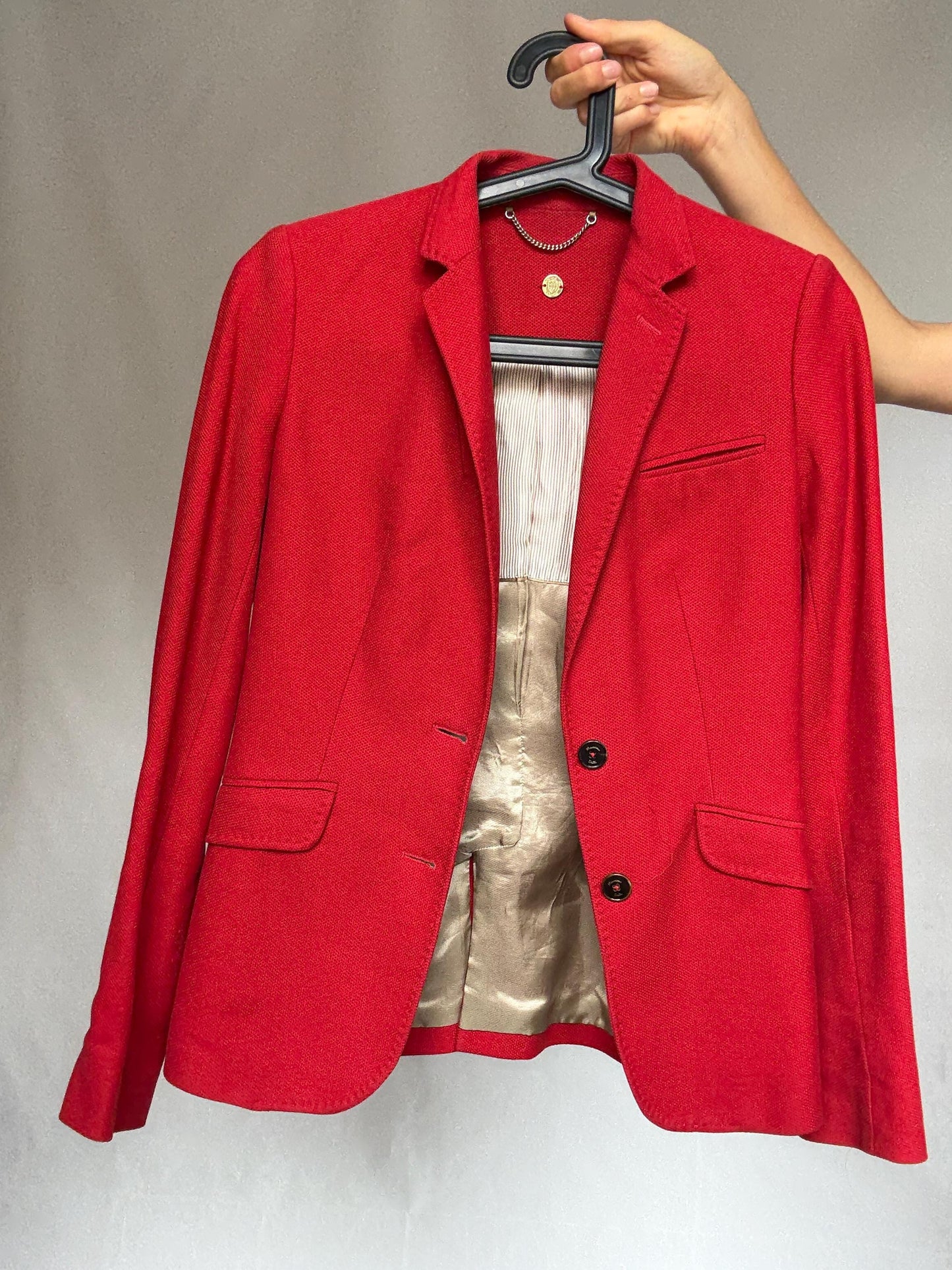 Massimo Dutti red blazer, cotton, tailored fit, classic lapel, vibrant red, minimalist chic, US S, office professional