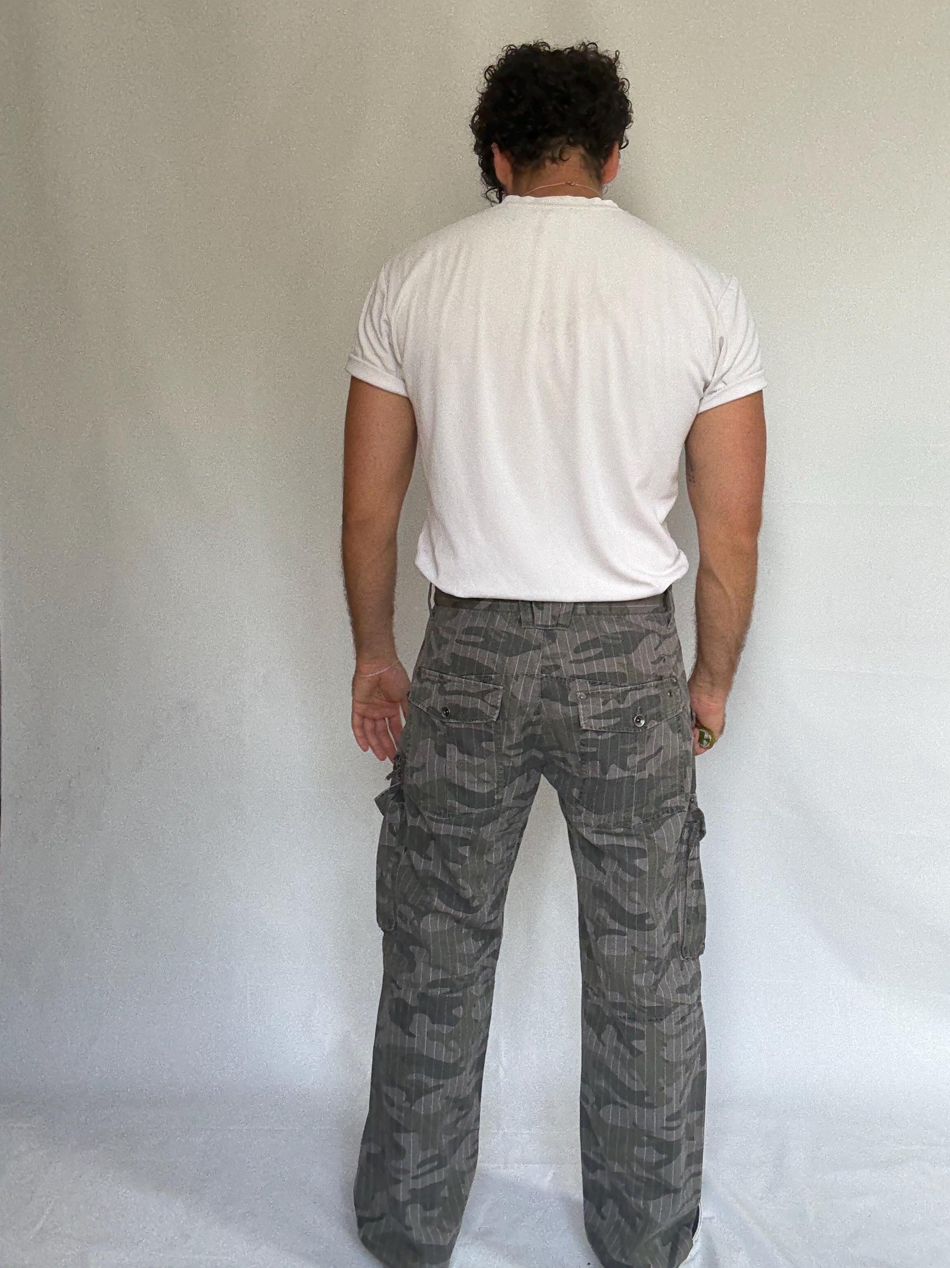 Vintage gray camo cargo pants, 100% cotton, relaxed fit, zipper closure, camouflage with pinstripe detail, streetwear, US L, outdoor casual