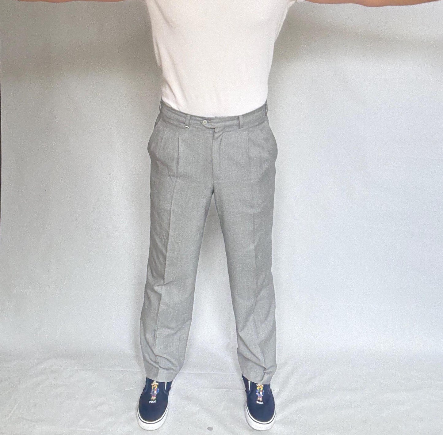 Grey trousers, wool blend, straight fit, button and zip closure, pleated front, vintage, US L, office casual, Damaged in inside pocket