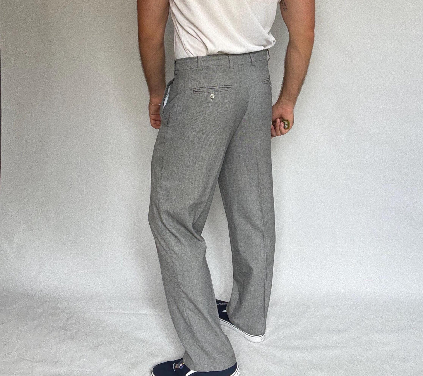 Grey trousers, wool blend, straight fit, button and zip closure, pleated front, vintage, US L, office casual, Damaged in inside pocket