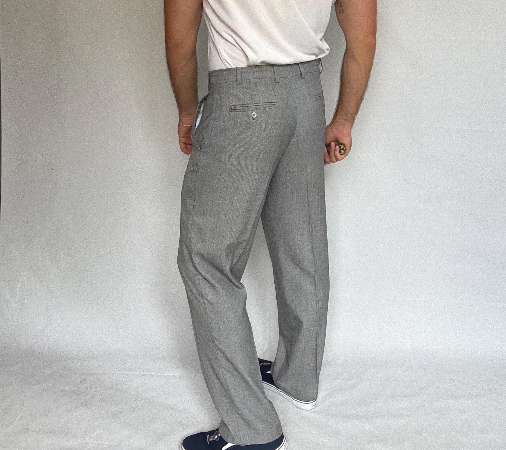 Grey trousers, wool blend, straight fit, button and zip closure, pleated front, vintage, US L, office casual, Damaged in inside pocket