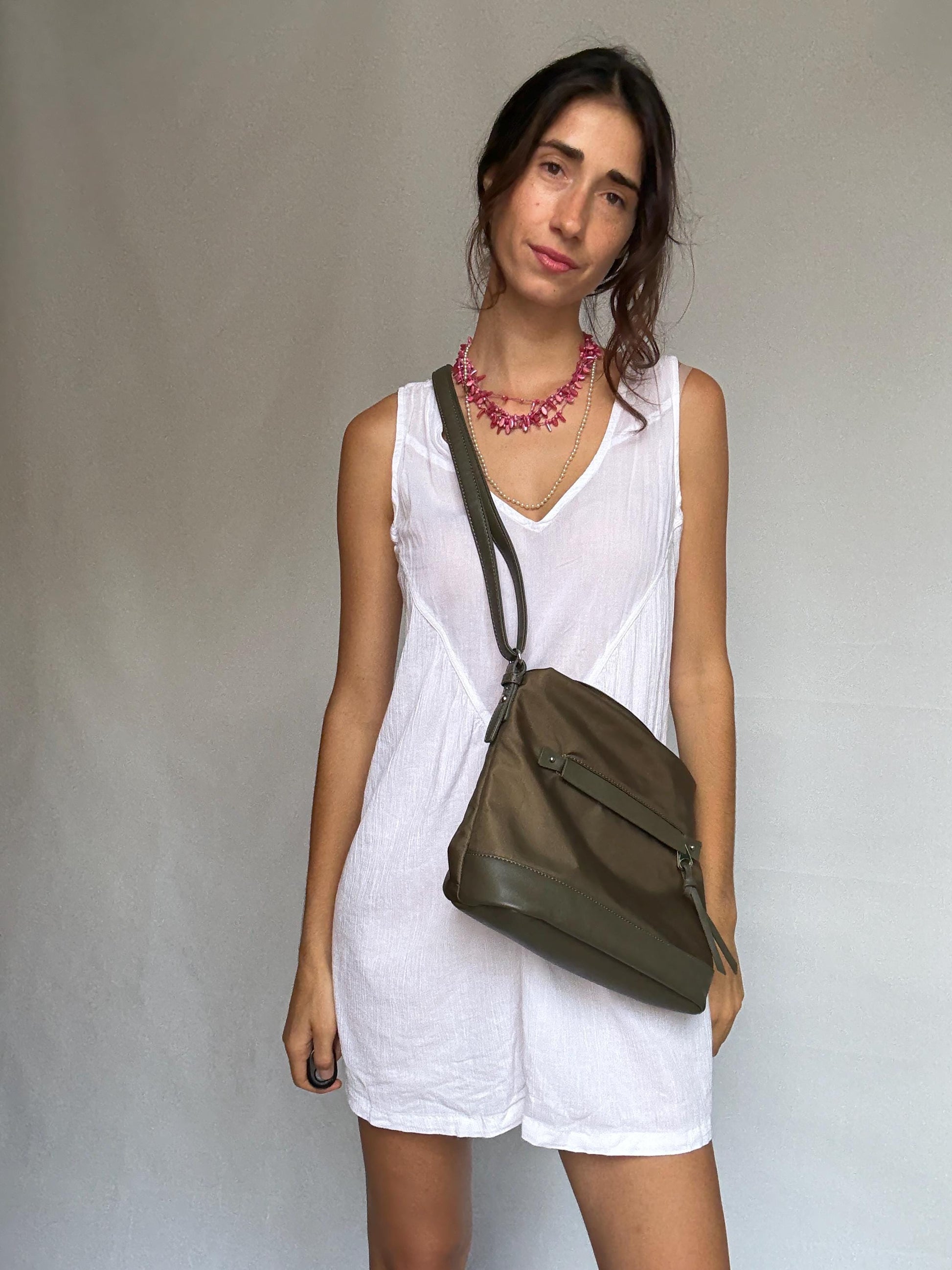 Spanish design moss green shoulder bag, zippered compartments, streetwear urban style, casual crossbody bag, Everyday shoulder bag