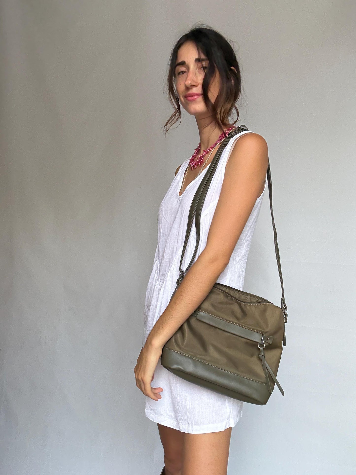 Spanish design moss green shoulder bag, zippered compartments, streetwear urban style, casual crossbody bag, Everyday shoulder bag