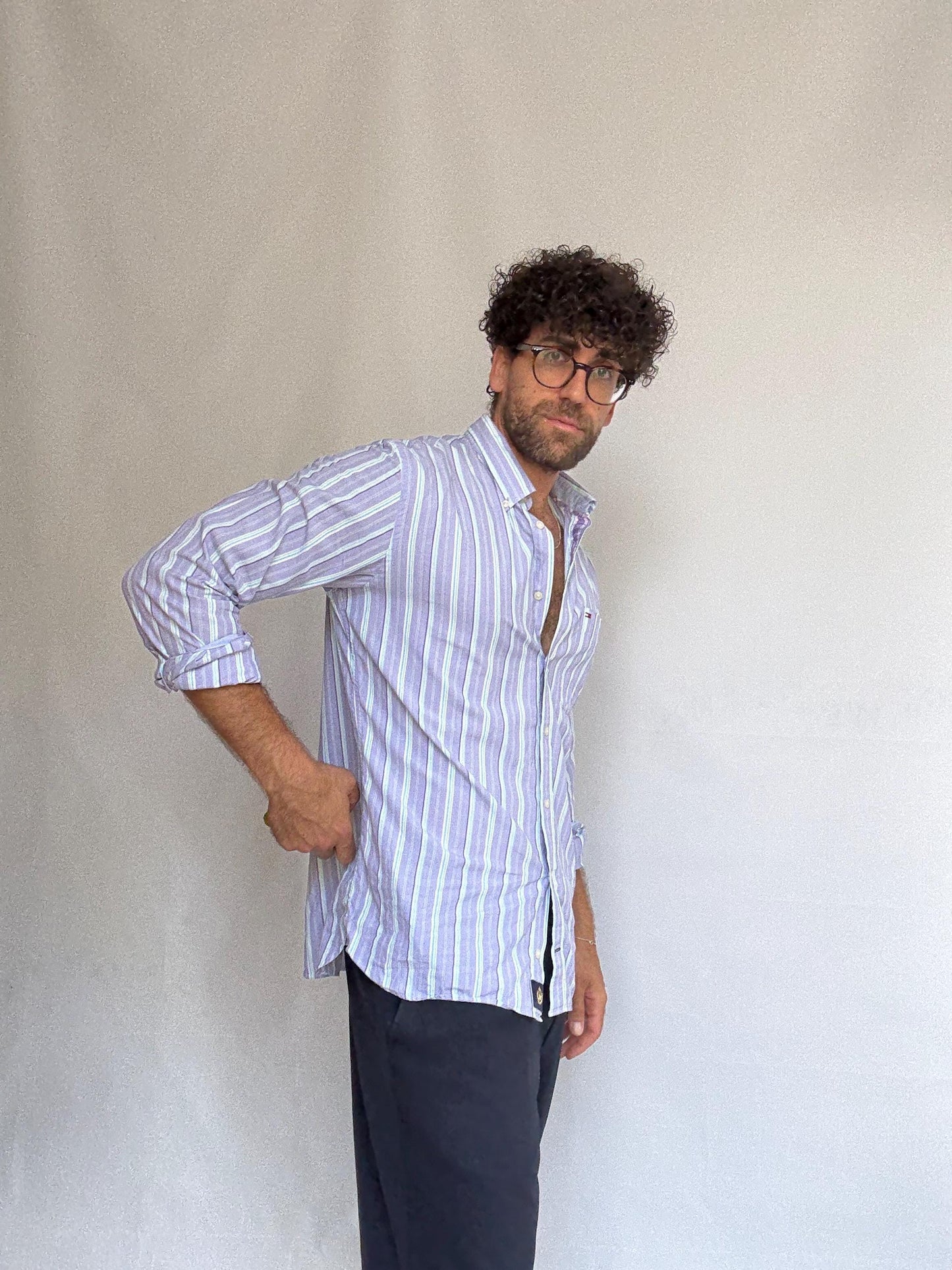 Tommy Hilfiger blue striped button, up shirt, cotton feel, relaxed fit, button front, classic stripe pattern, retro 80s, US XL