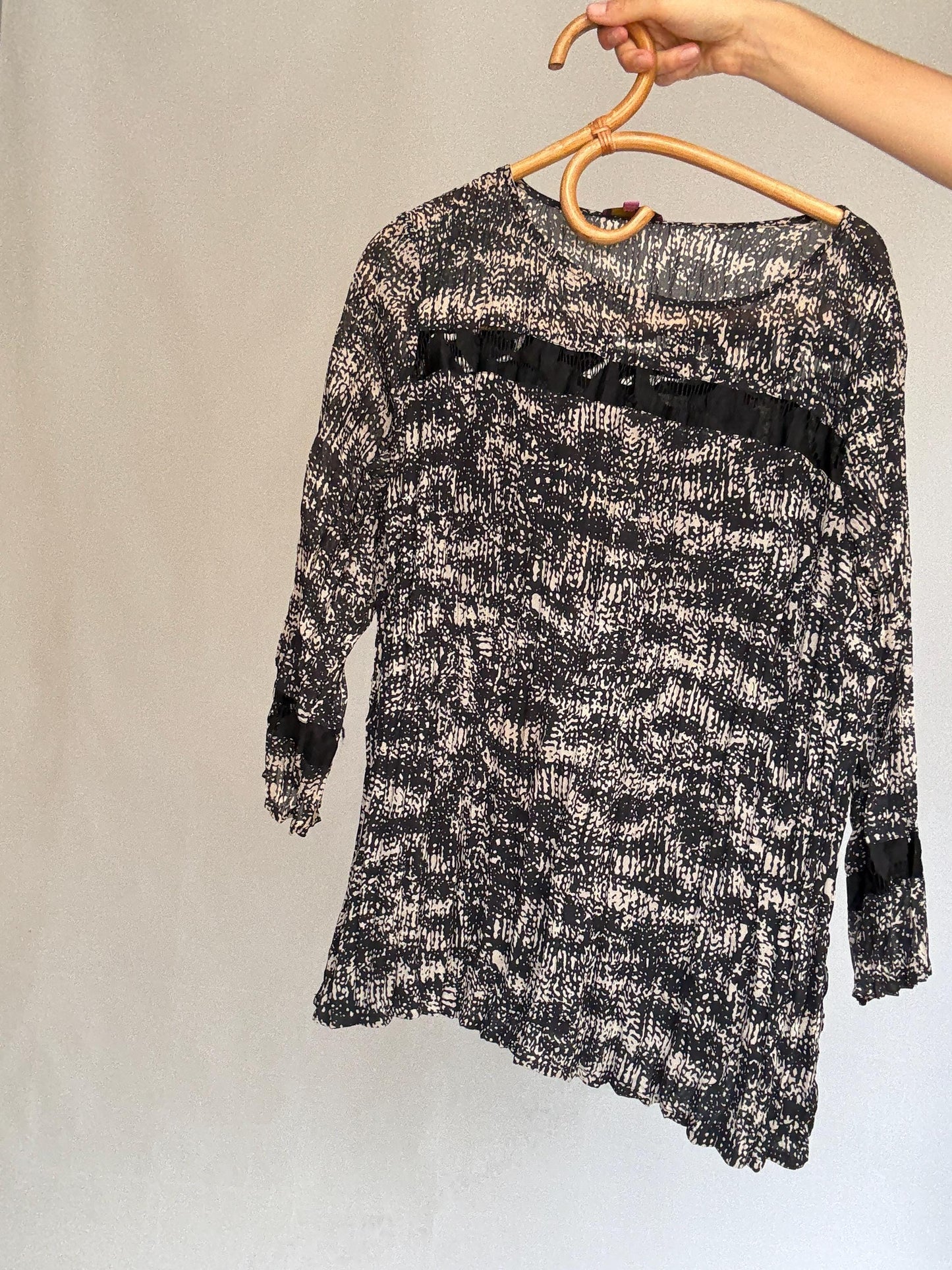 Adolfo Dominguez black and white top, cotton feel, relaxed fit, ruffle embellishments, minimalist style, US L, casual chic