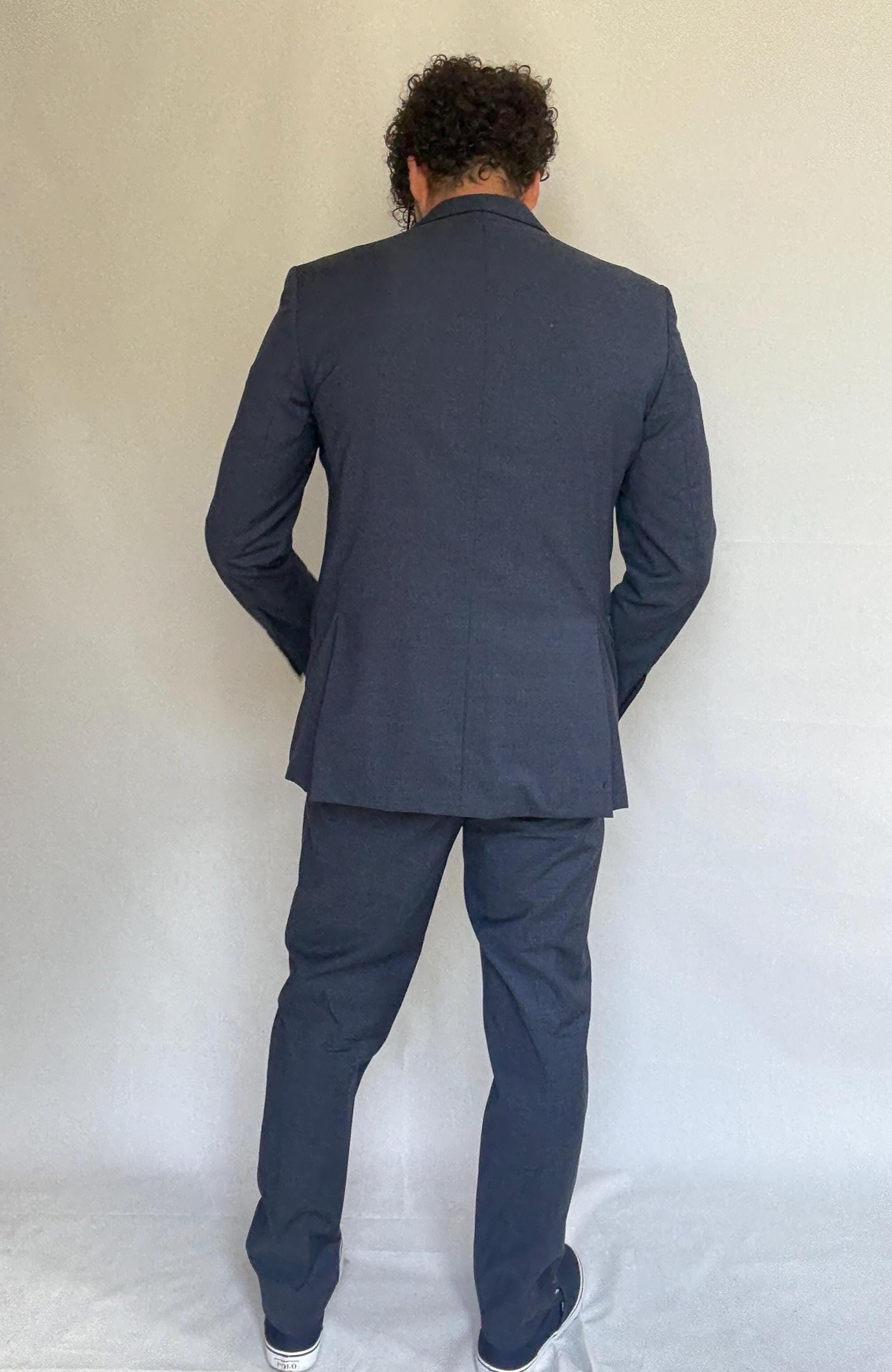 Purificacion Garcia dark blue men suit, pure new wool, tailored fit, 3 inside pockets, elegant formal, US XL, business or special occasion