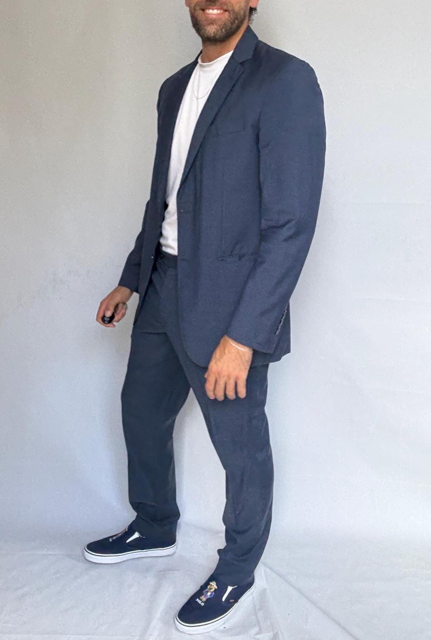 Purificacion Garcia dark blue men suit, pure new wool, tailored fit, 3 inside pockets, elegant formal, US XL, business or special occasion