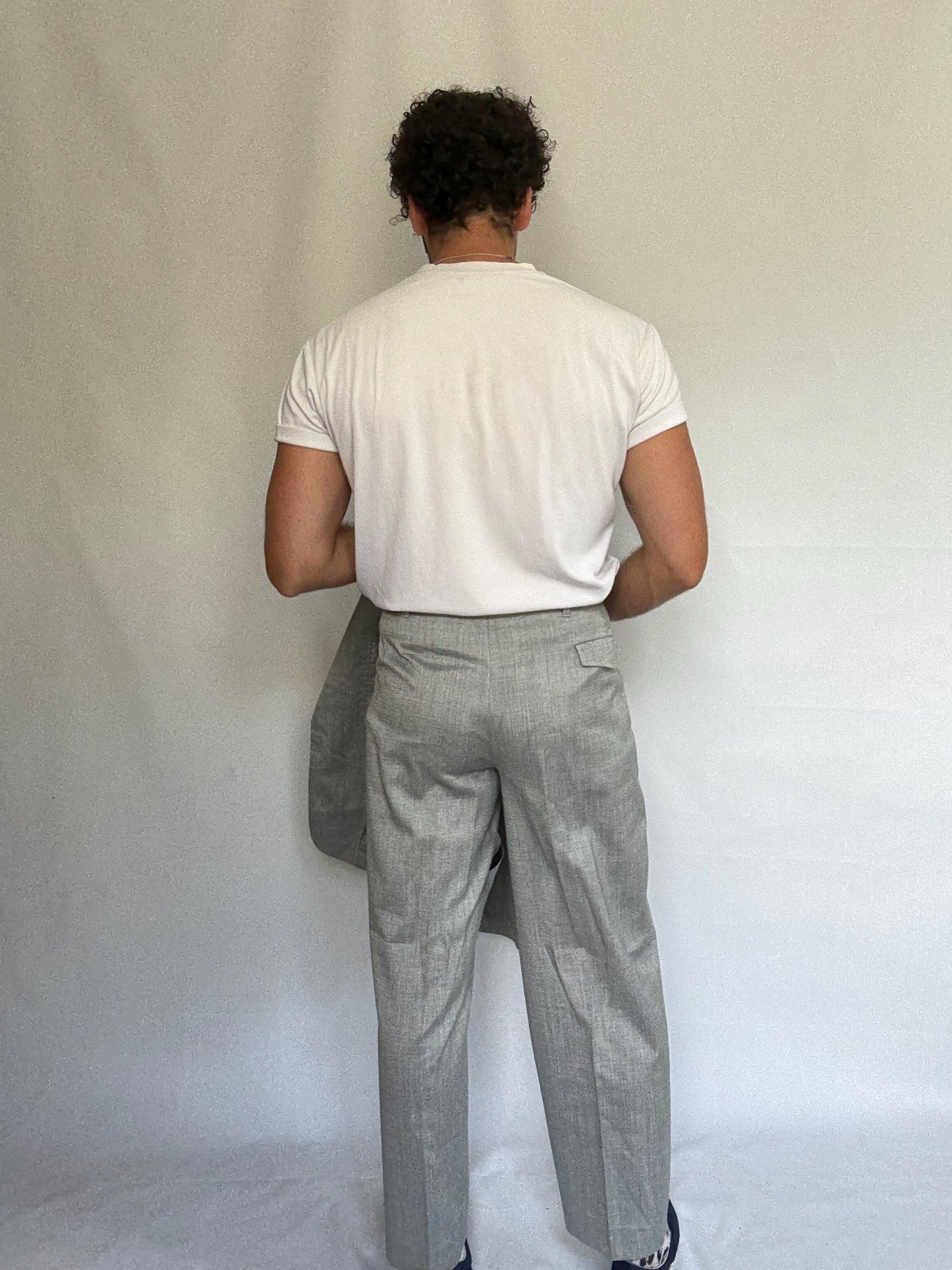 Vintage light gray suit, rough wool feel, classic fit, minimalistic design, vintage 90s, US XL, formal wear