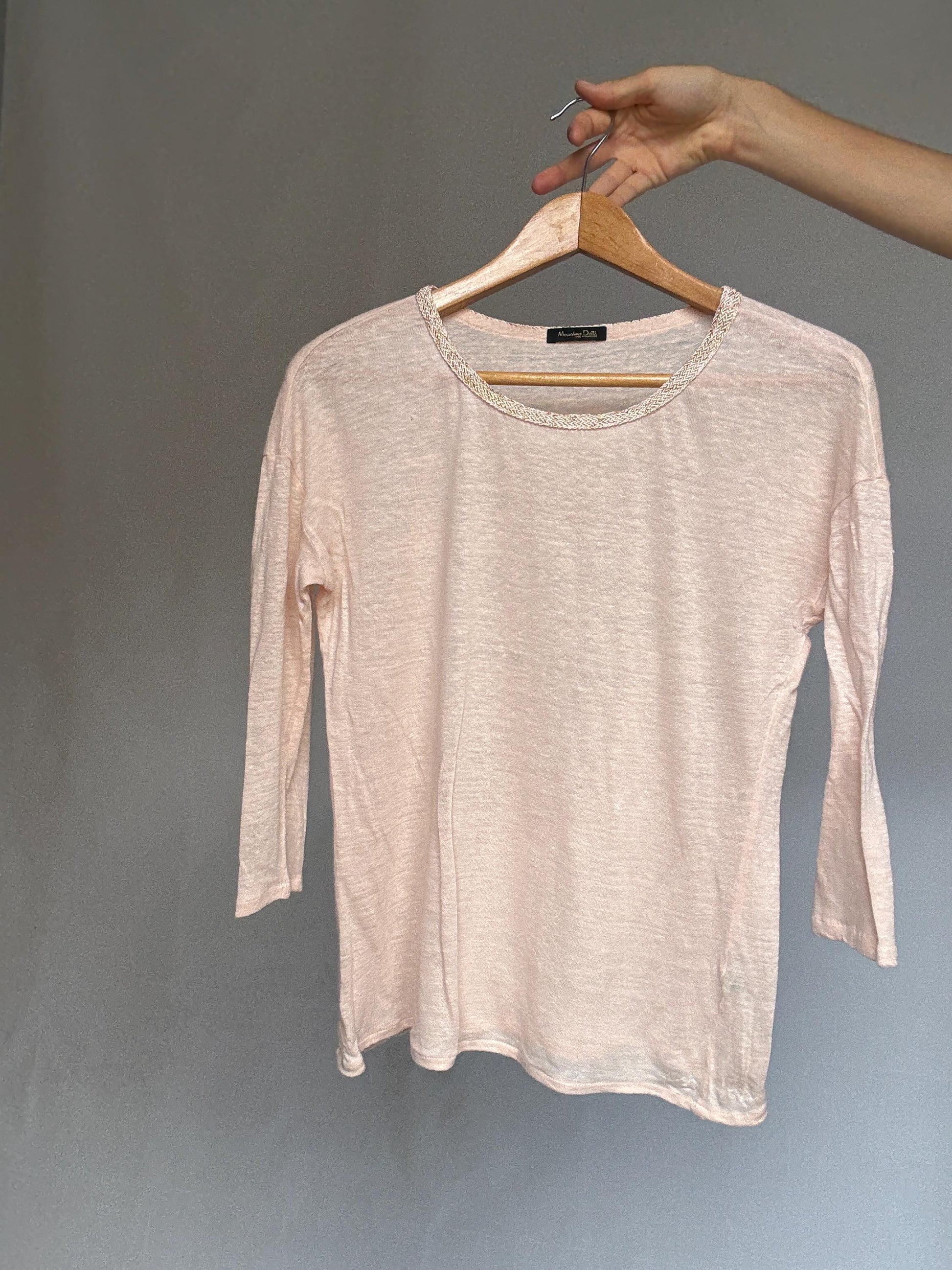 Massimo Dutti light pink shirt with a lovely gold thread neckline, light academia, US L, casual chic t-shirt