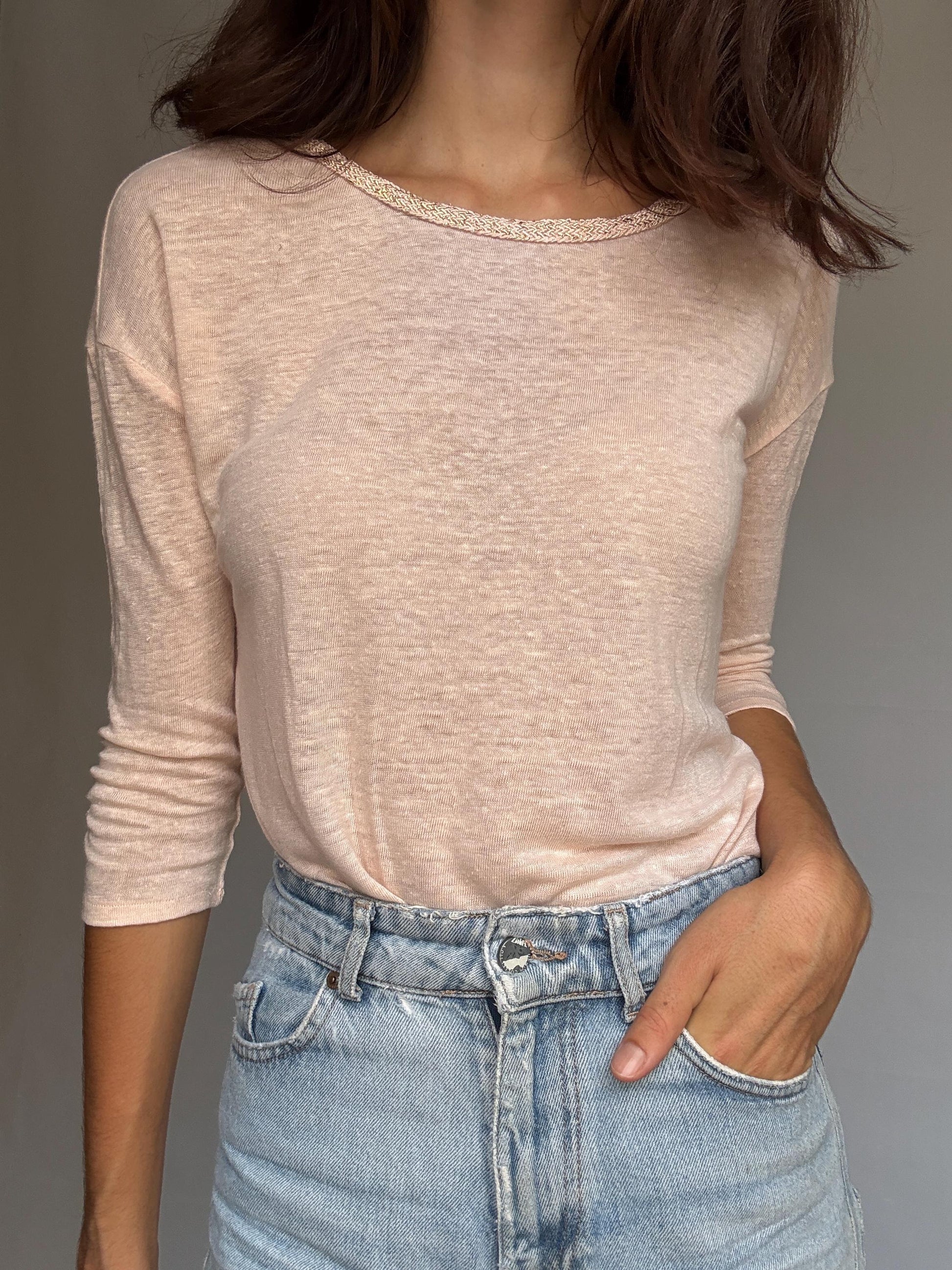 Massimo Dutti light pink shirt with a lovely gold thread neckline, light academia, US L, casual chic t-shirt