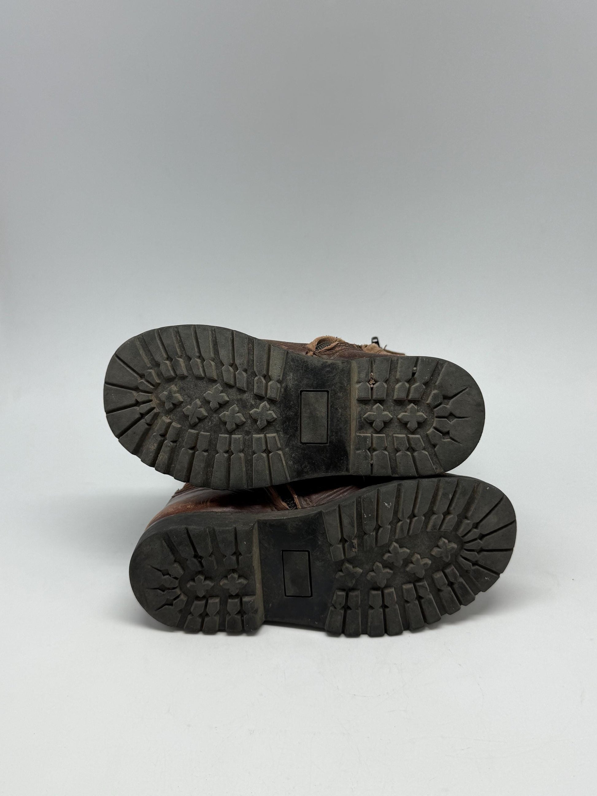 Brown leather children's boots, mid calf height, side zipper, buckle straps, rustic classic, US 13-1, outdoor adventure