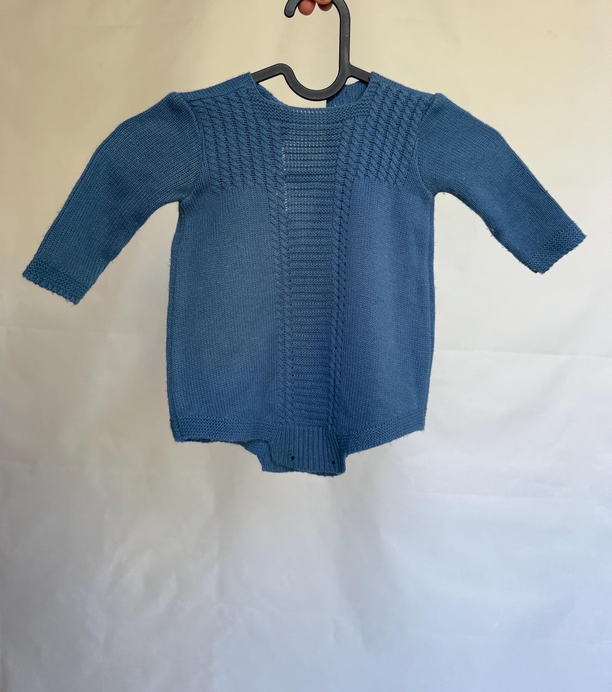 Vintage blue baby bodysuit, 100% dralon, button back, textured knit detail, retro 80s vibe, US 6M, casual playtime