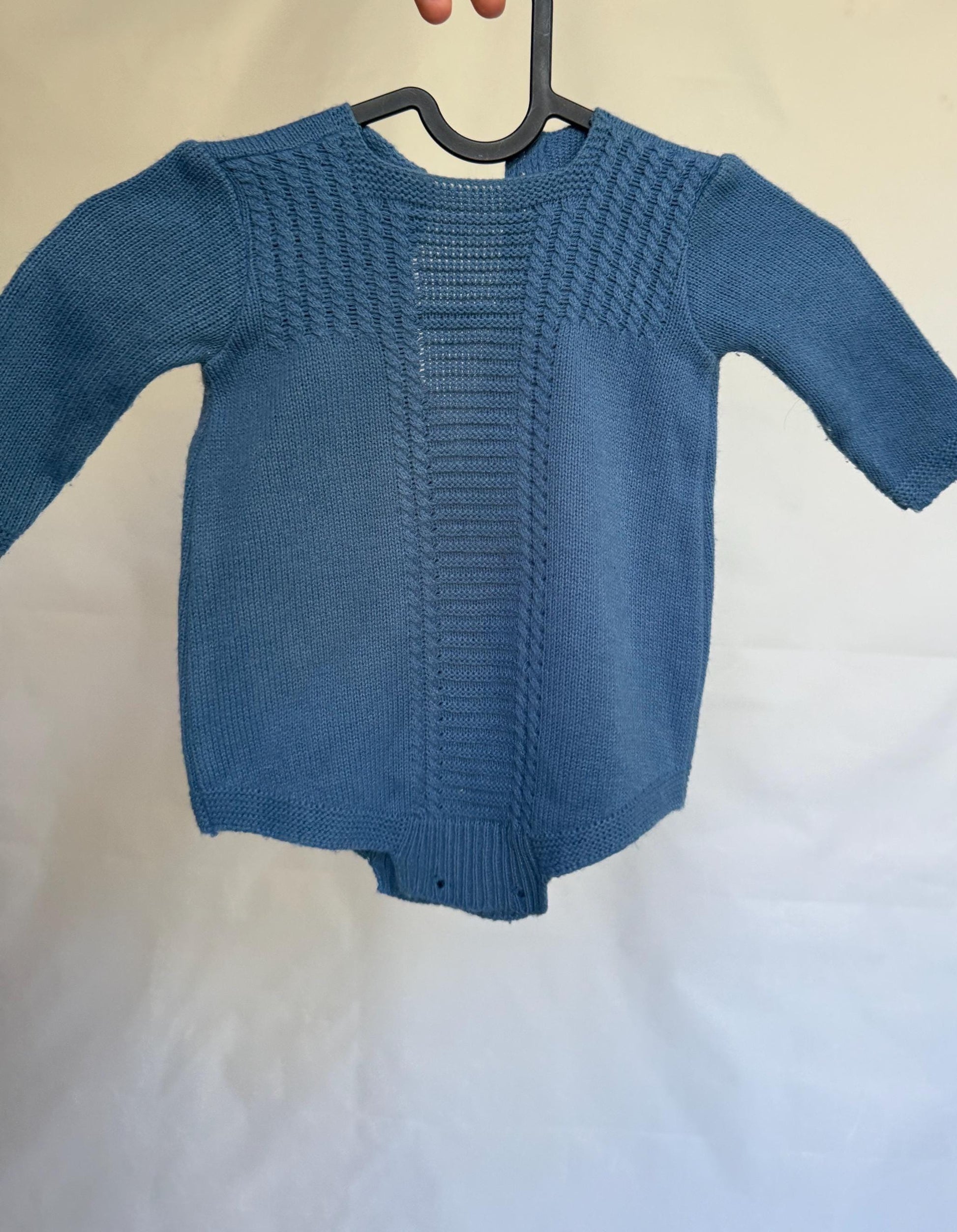 Vintage blue baby bodysuit, 100% dralon, button back, textured knit detail, retro 80s vibe, US 6M, casual playtime