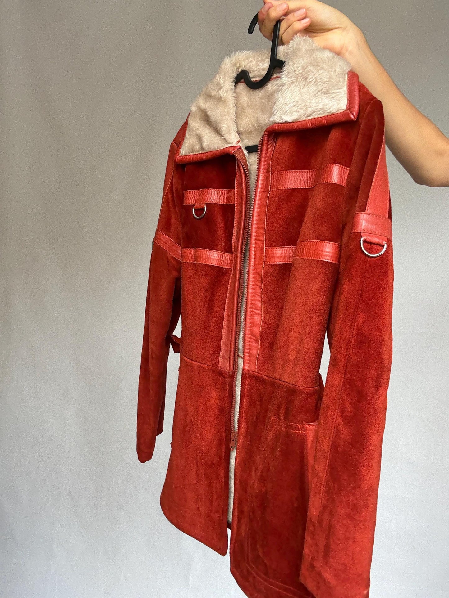 Gorgeous Suede shearling coat, wool lining, tailored fit, zip closure, waist belt, streetwear emily in paris vibe, US XS, winter city chic