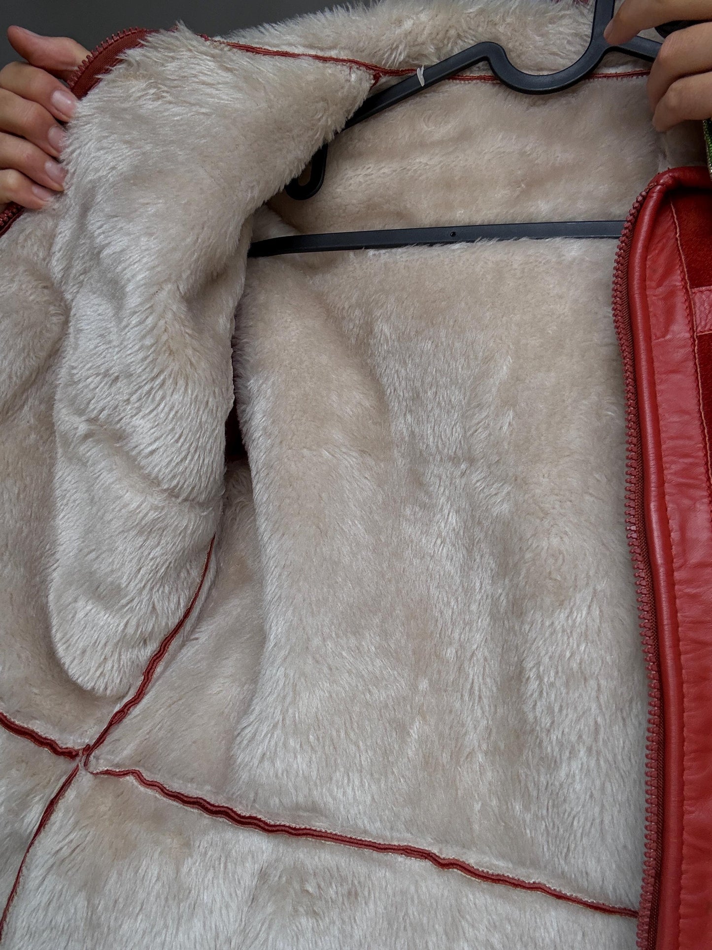 Gorgeous Suede shearling coat, wool lining, tailored fit, zip closure, waist belt, streetwear emily in paris vibe, US XS, winter city chic