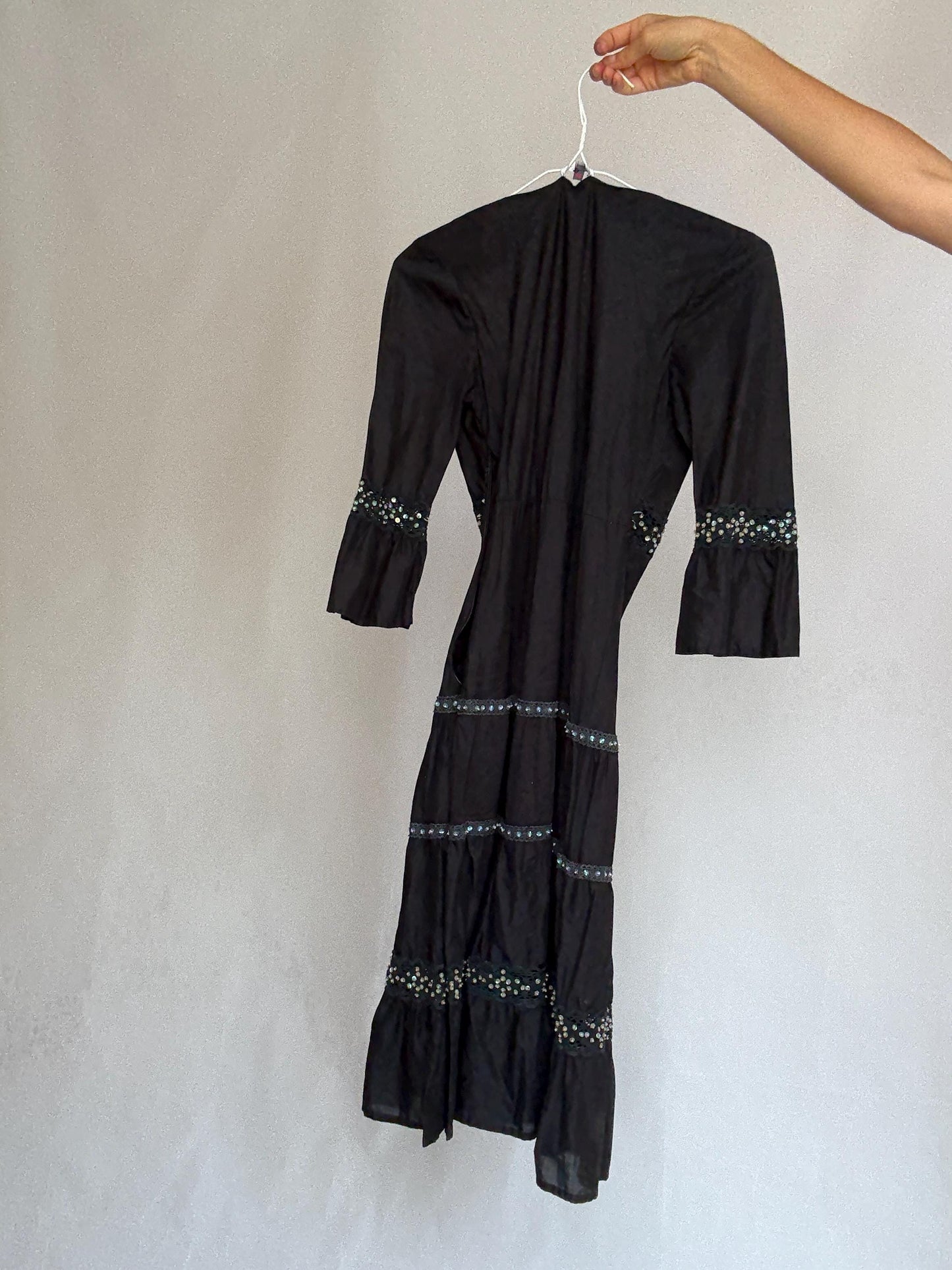 Jacobsen black dress, 100% cotton, flowing fit, side zipper, decorated with green sequins, bohemian chic Saoirse Ronan vibe, US S