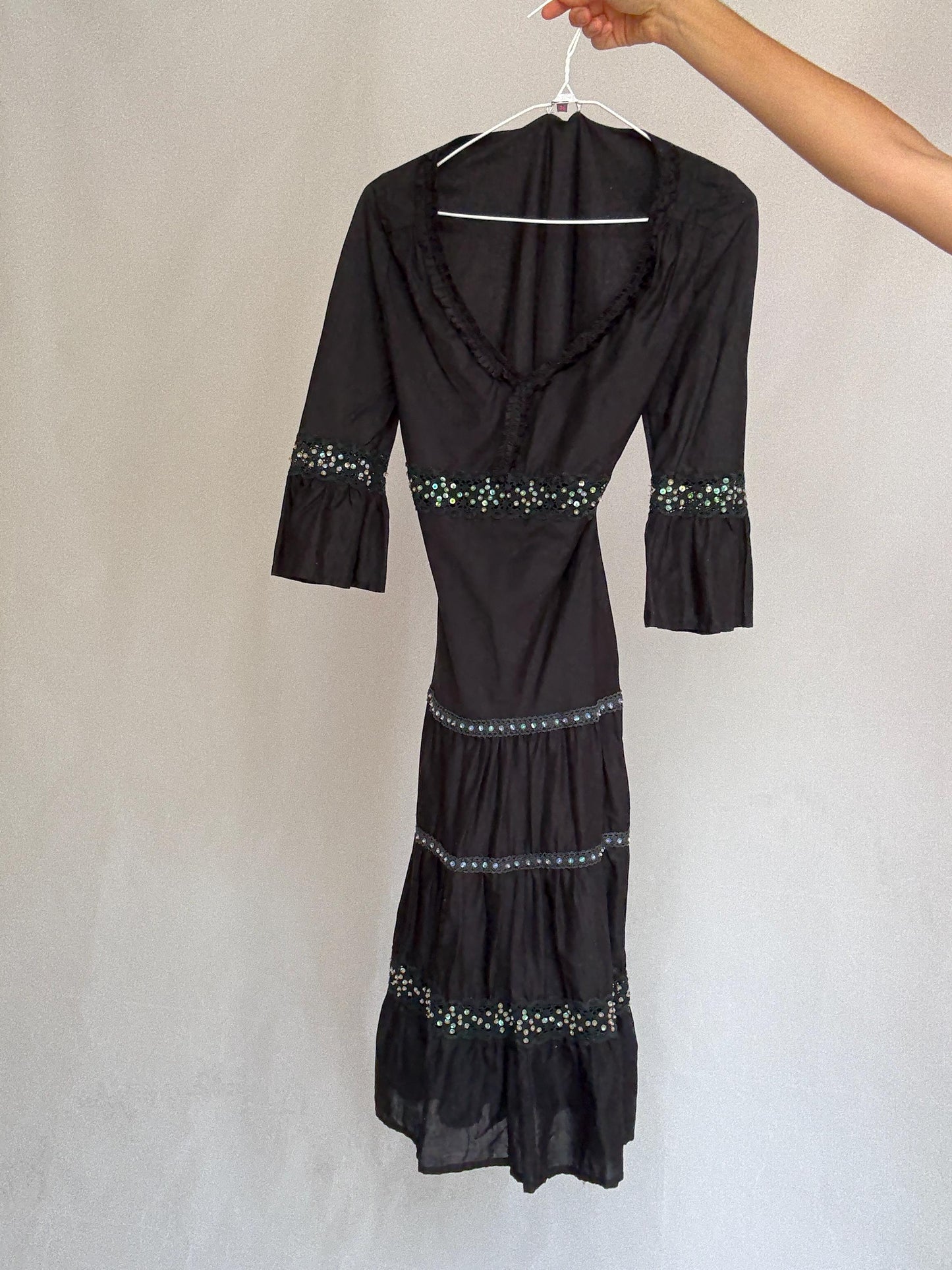 Jacobsen black dress, 100% cotton, flowing fit, side zipper, decorated with green sequins, bohemian chic Saoirse Ronan vibe, US S