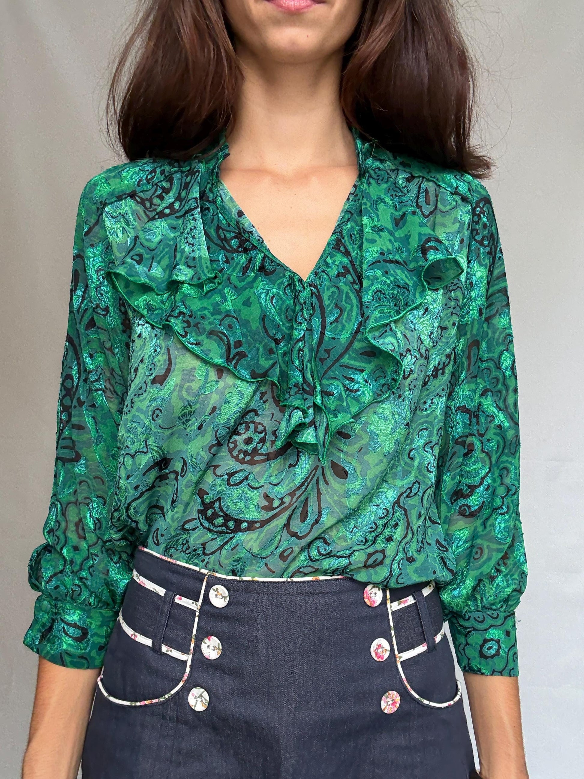 Vintage green paisley blouse, chiffon feel, flowy fit, ruffled neckline, retro_90s, US M, evening bohemian style, size L