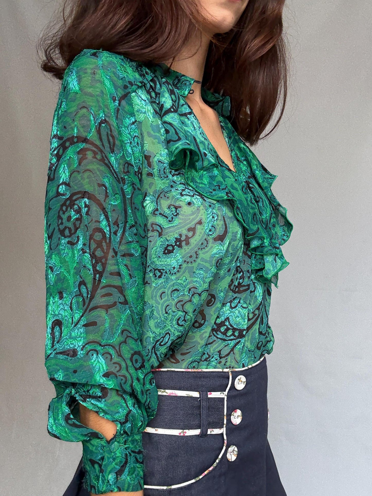 Vintage green paisley blouse, chiffon feel, flowy fit, ruffled neckline, retro_90s, US M, evening bohemian style, size L