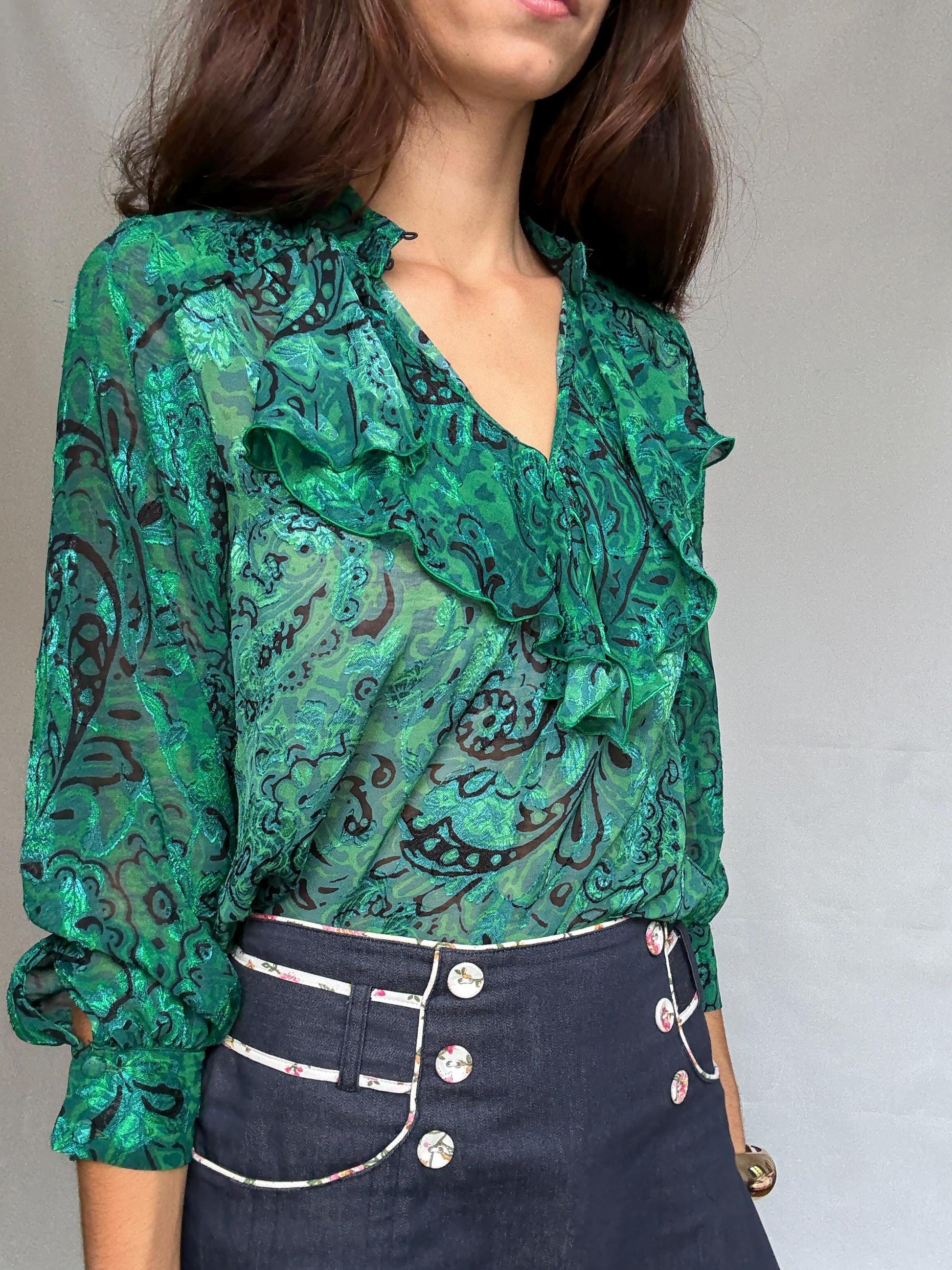 Vintage green paisley blouse, chiffon feel, flowy fit, ruffled neckline, retro_90s, US M, evening bohemian style, size L