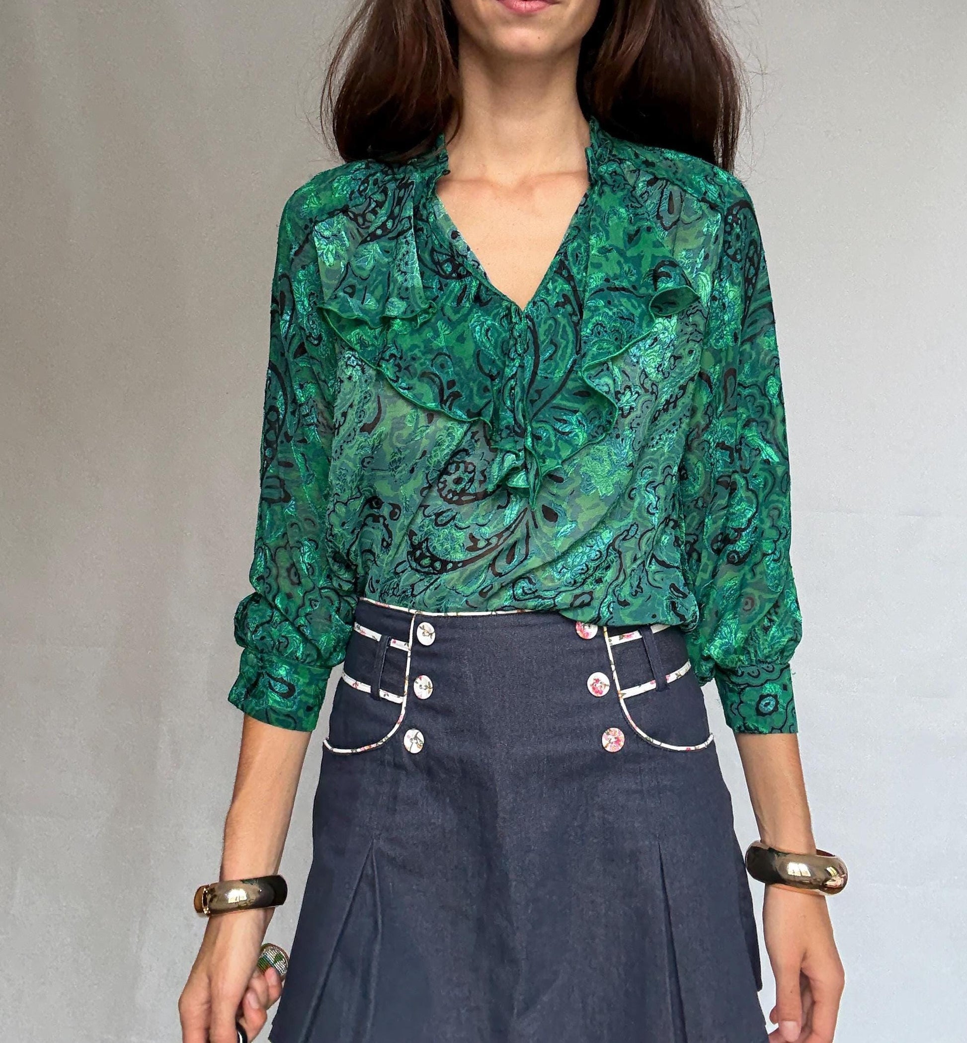 Vintage green paisley blouse, chiffon feel, flowy fit, ruffled neckline, retro_90s, US M, evening bohemian style, size L